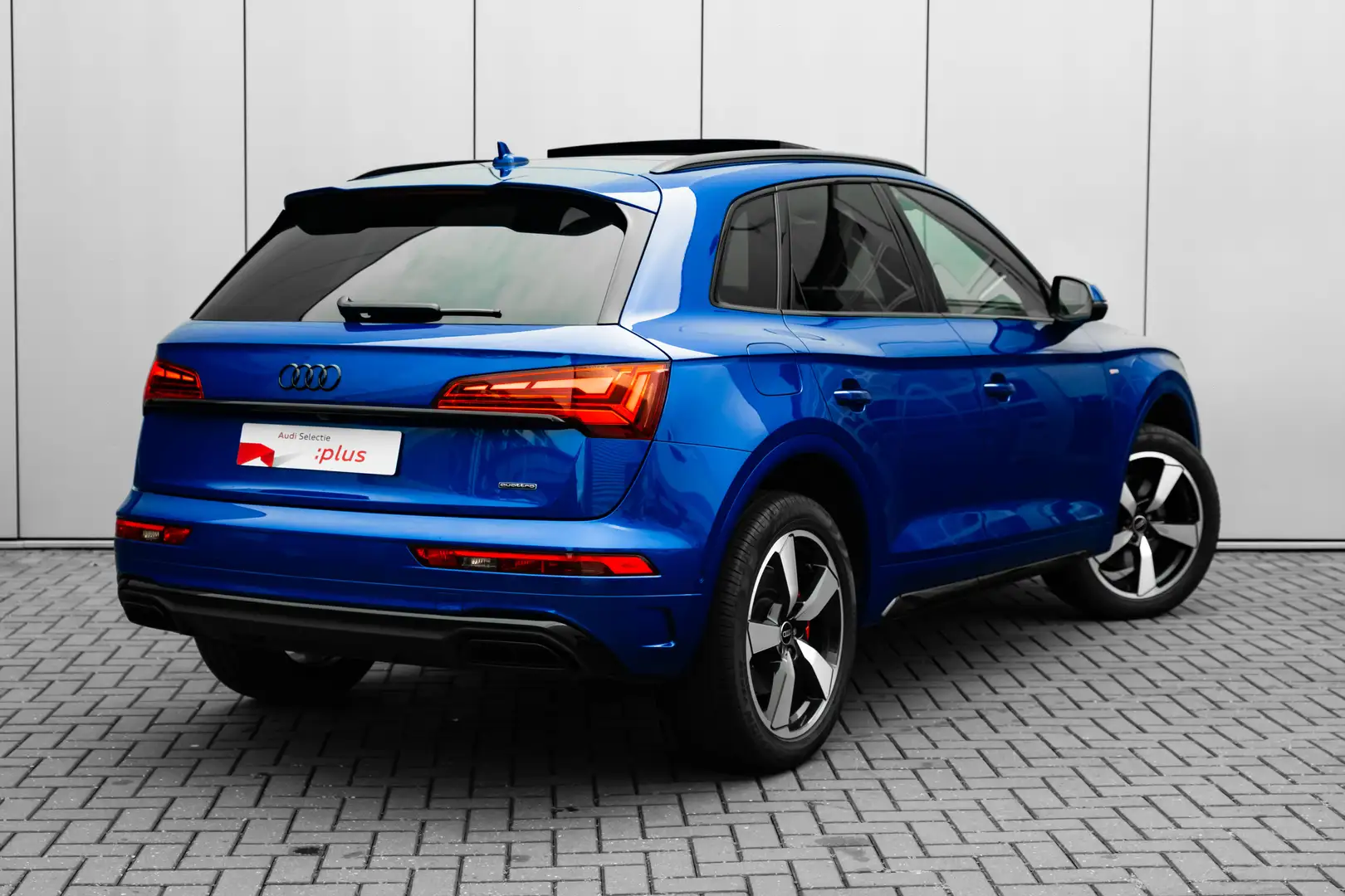 Audi Q5 50 TFSI e S edition Competition 299PK | Trekhaak | Blauw - 2