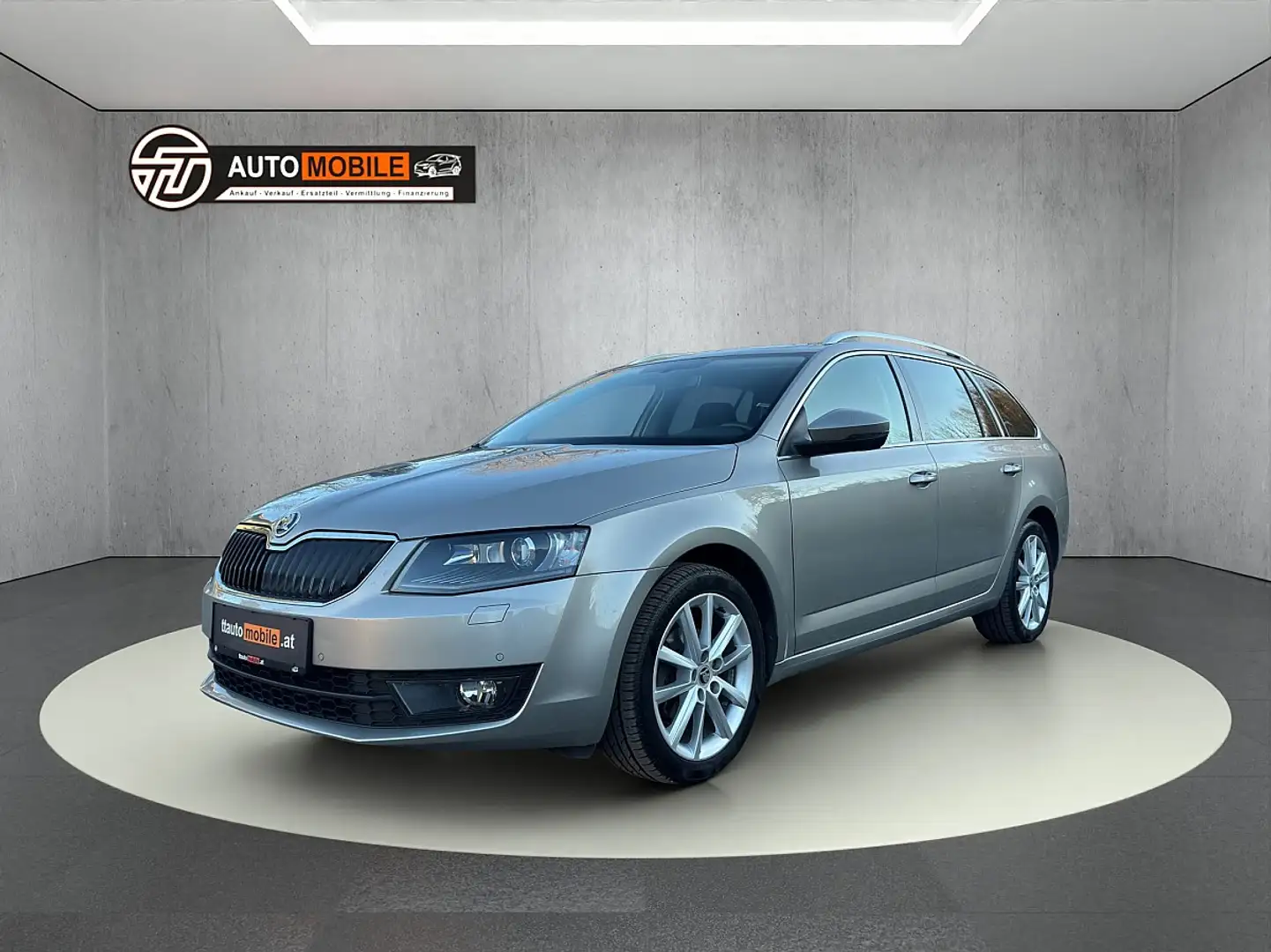 Skoda Octavia Combi 1,6 TDI Style DSG Beige - 1