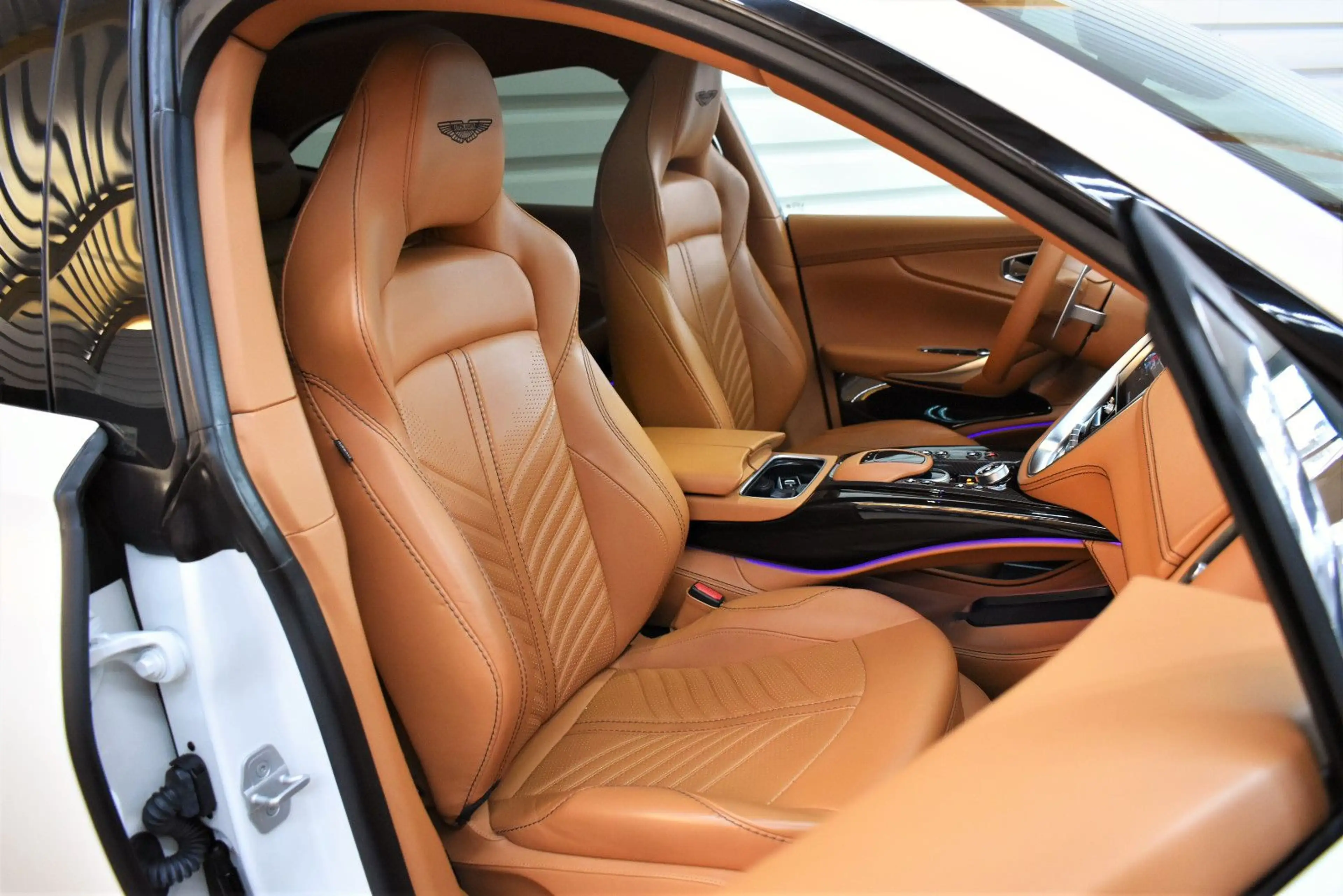 Aston Martin DBX 4.0 V8 DBX707+Keramik+Carbon+Panorama — photo 12
