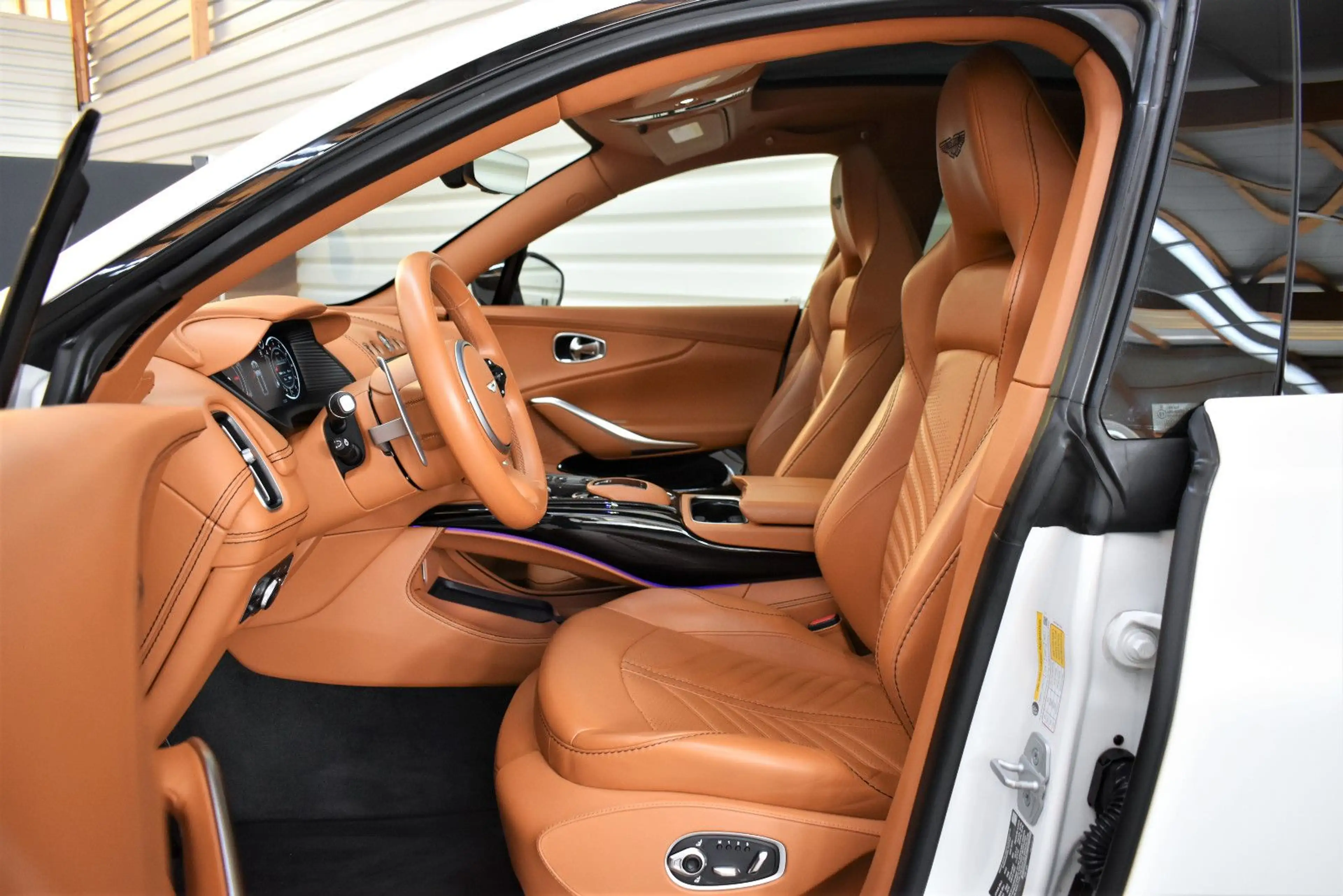 Aston Martin DBX 4.0 V8 DBX707+Keramik+Carbon+Panorama — photo 11