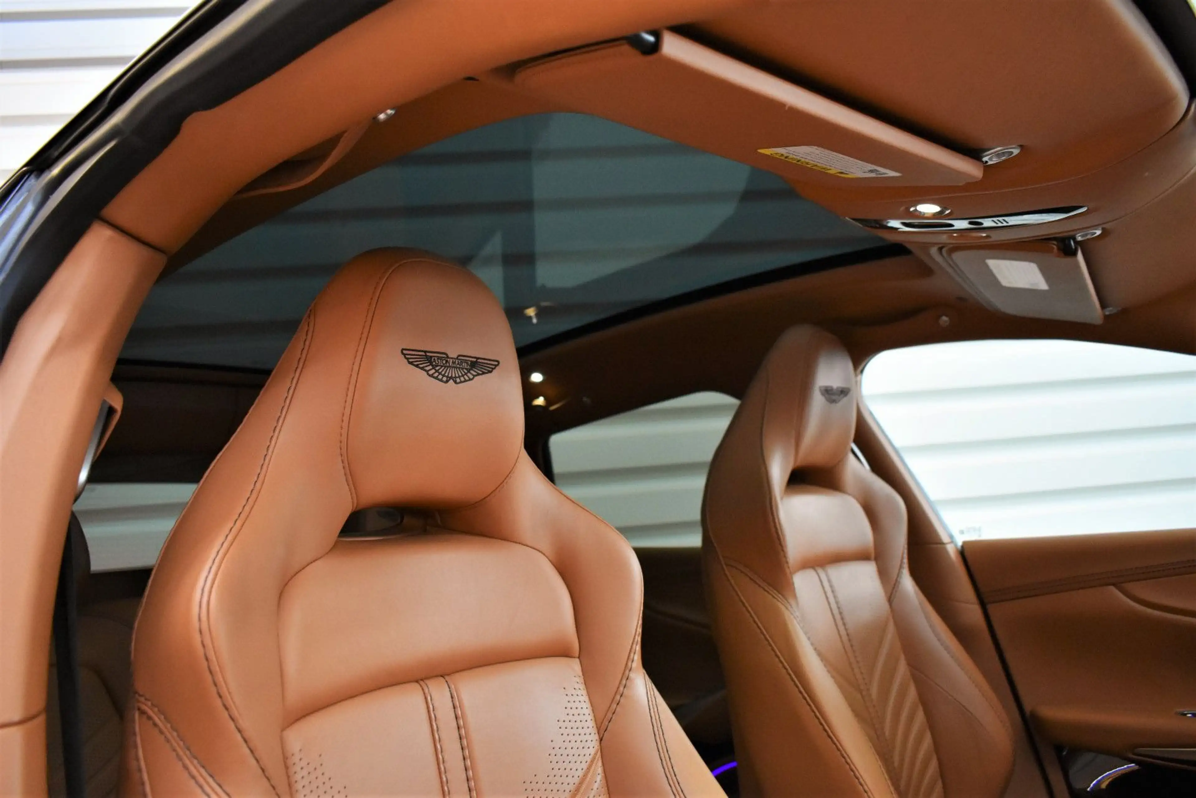 Aston Martin DBX 4.0 V8 DBX707+Keramik+Carbon+Panorama — photo 14