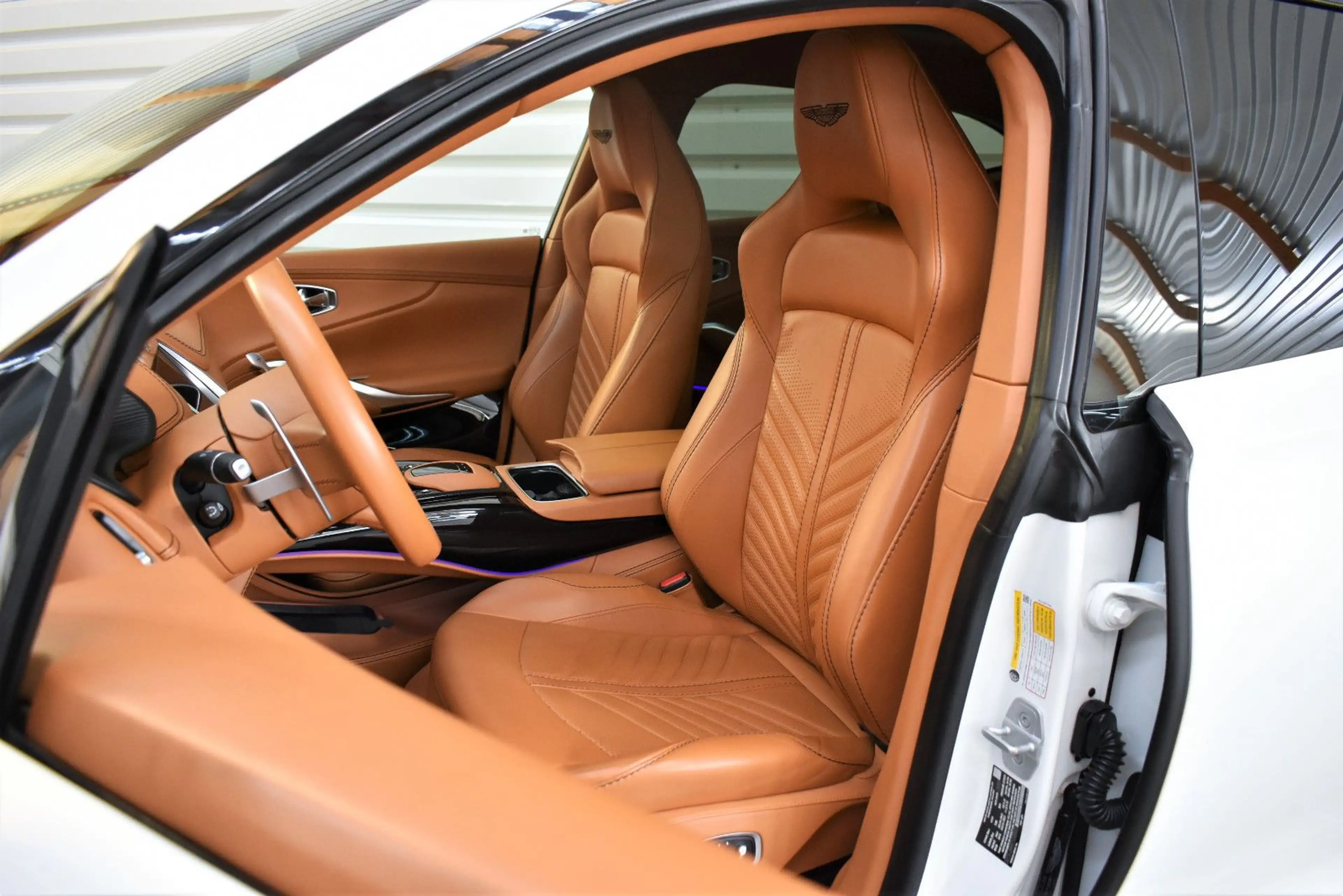 Aston Martin DBX 4.0 V8 DBX707+Keramik+Carbon+Panorama — photo 9