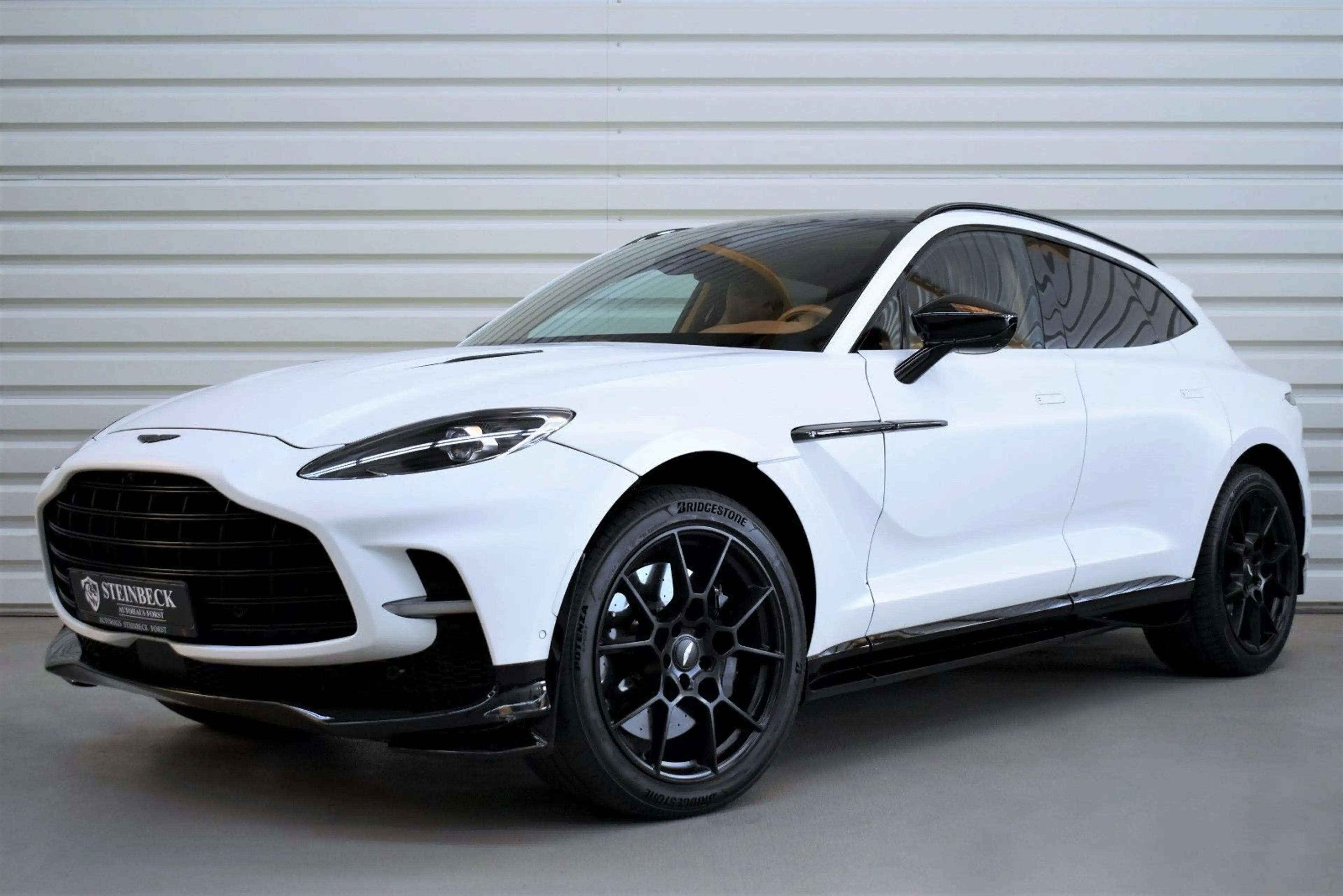 Aston Martin DBX 4.0 V8 DBX707+Keramik+Carbon+Panorama — photo 3