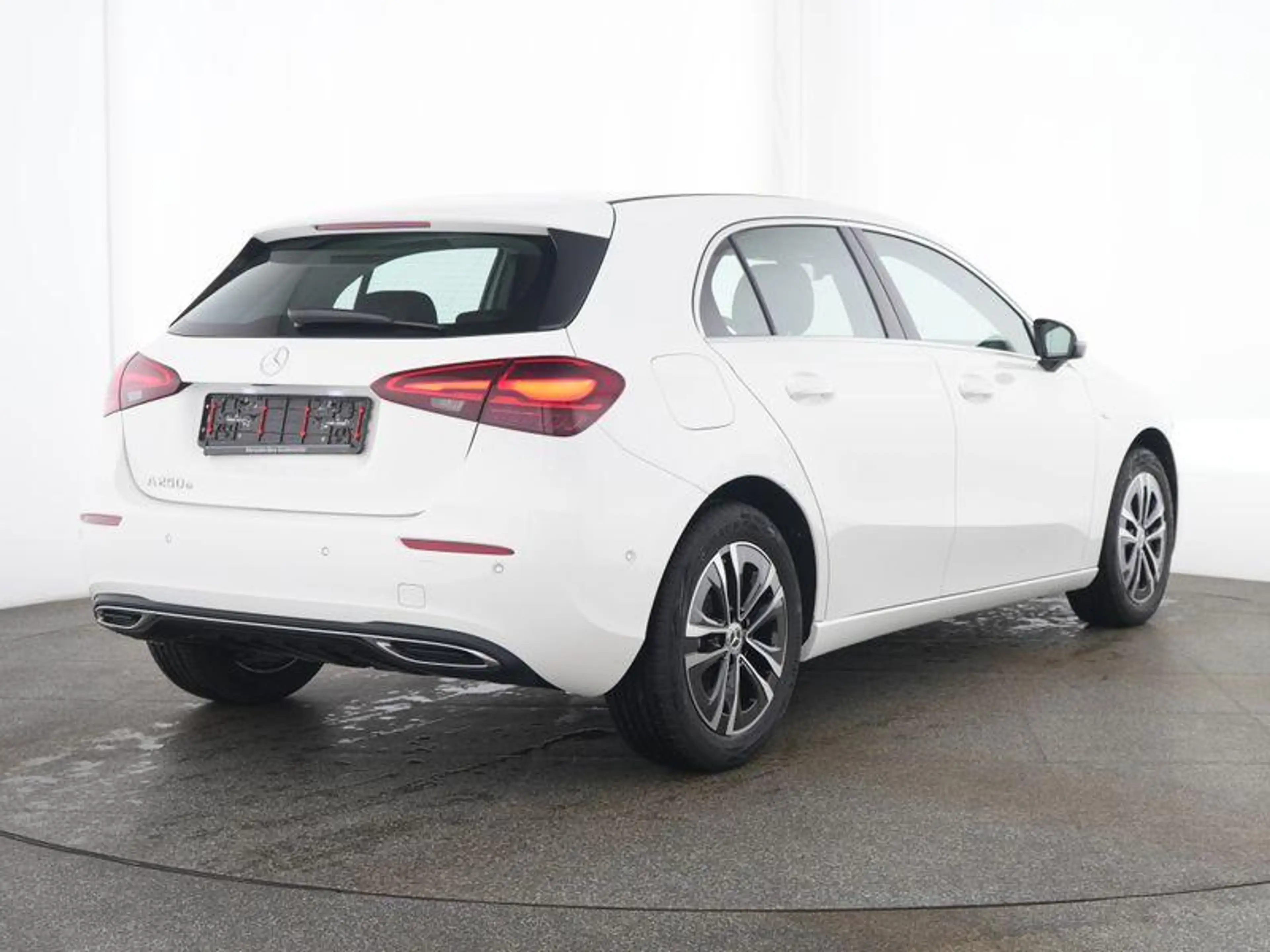 Mercedes-Benz A 250 e Hatchback Luxury Line | Verwarmde Zetels | Smart — photo 4