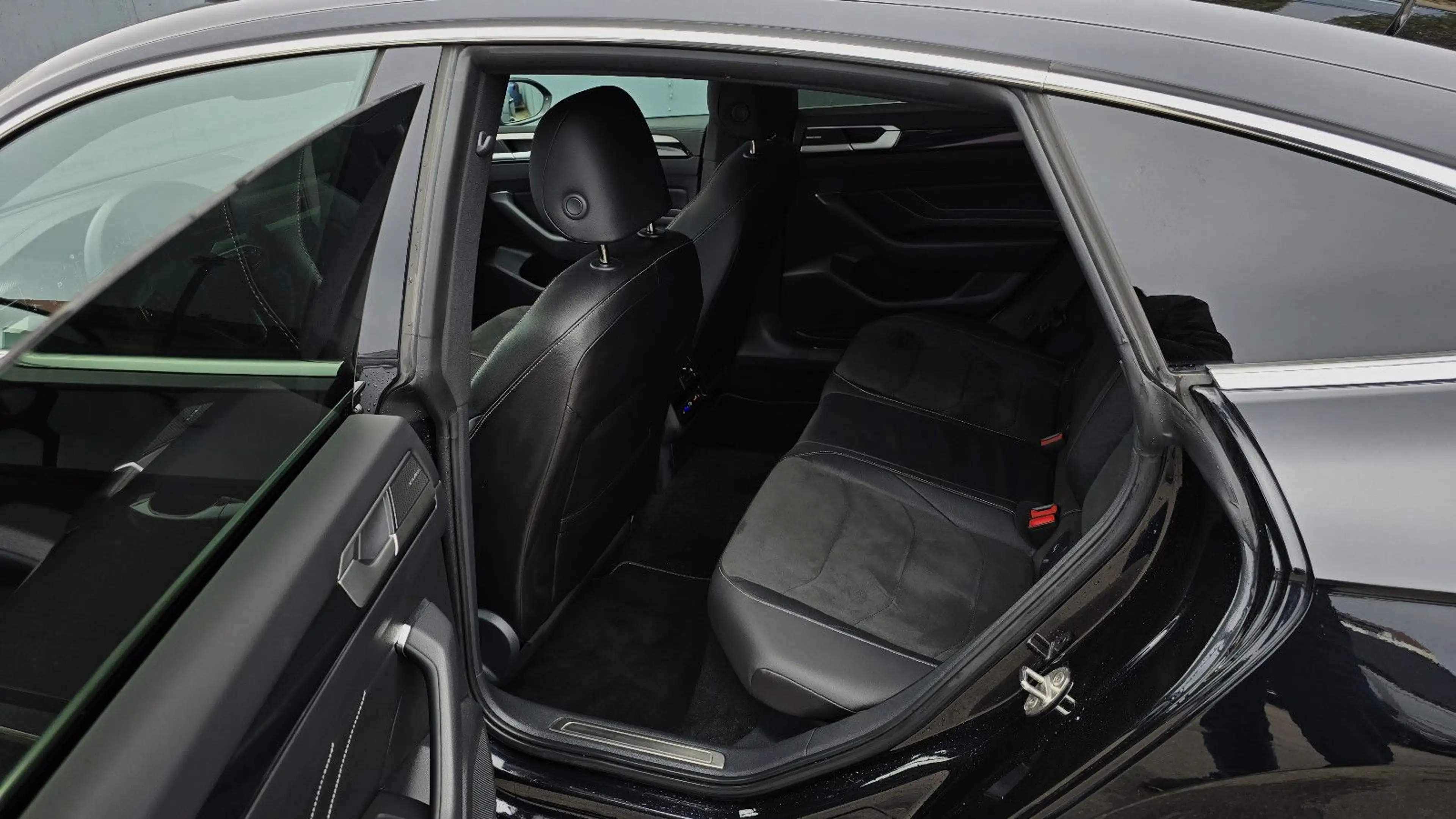 Volkswagen Arteon 2.0 TDI DSG 3 x R-Line Pano/DCC/ACC/360* — photo 8