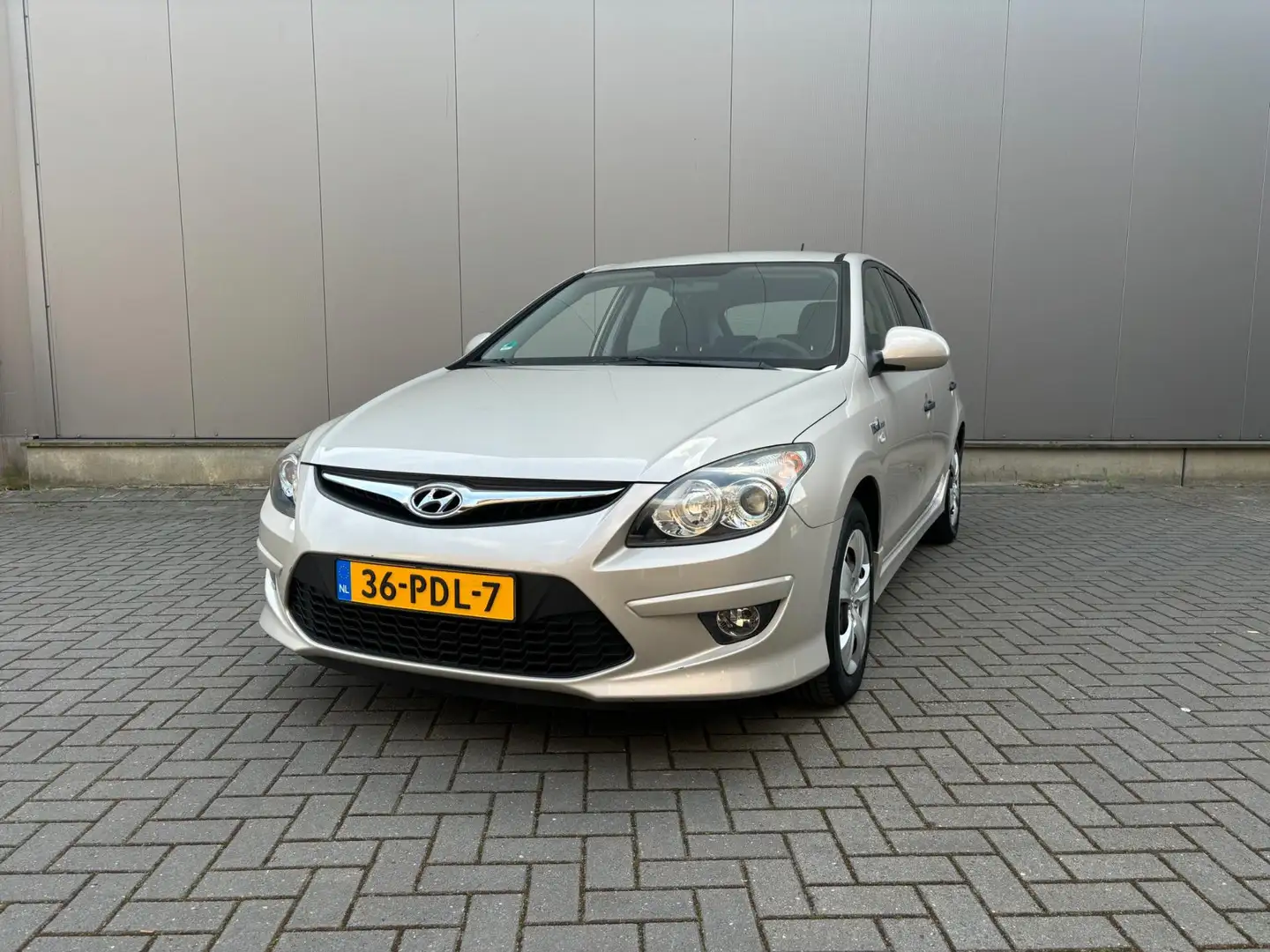 Hyundai i30 1.4i i-Drive Cool Grijs - 1
