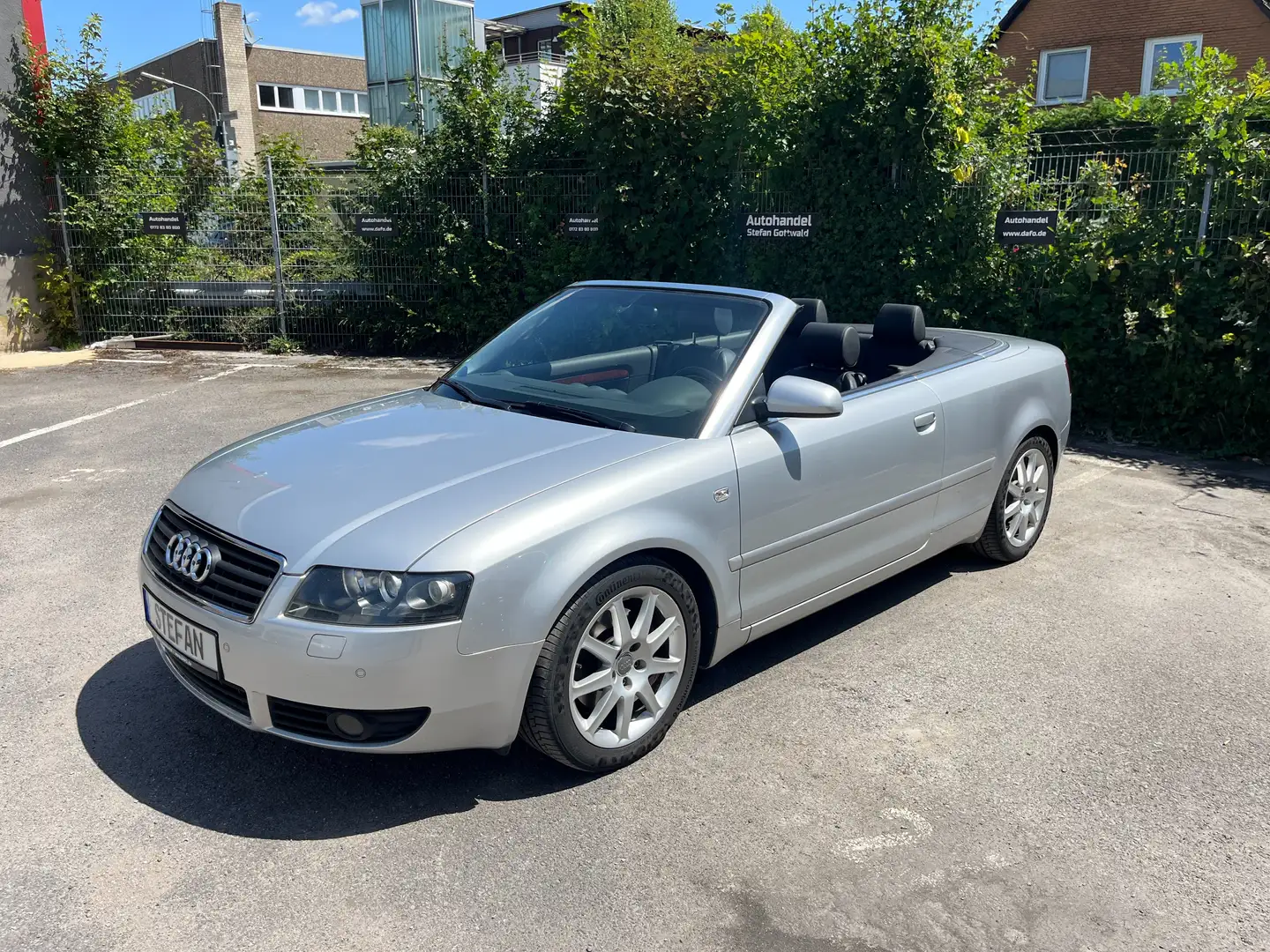 Audi A4 Cabriolet 2.4 V6, Leder, Navi, PDC, Tüv Neu Silber - 1