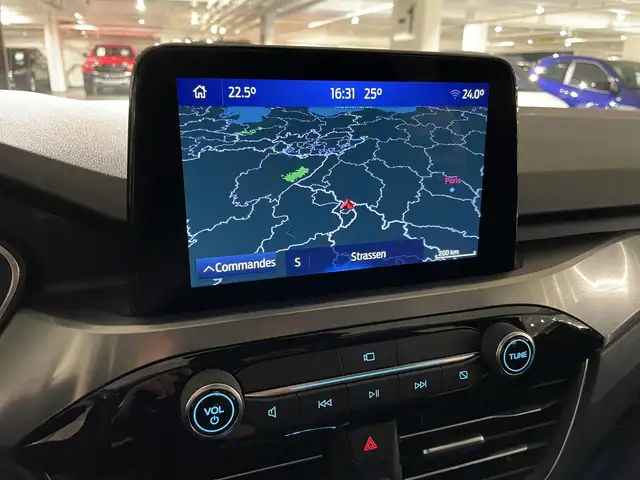 Ford Kuga view 3