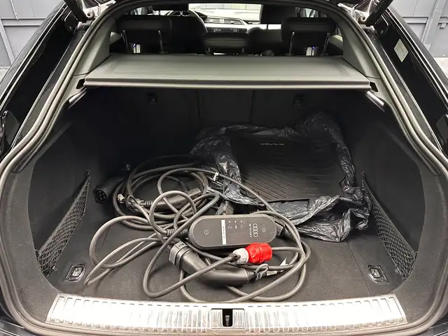 Audi E-Tron view 28