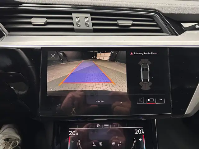 Audi E-Tron view 21