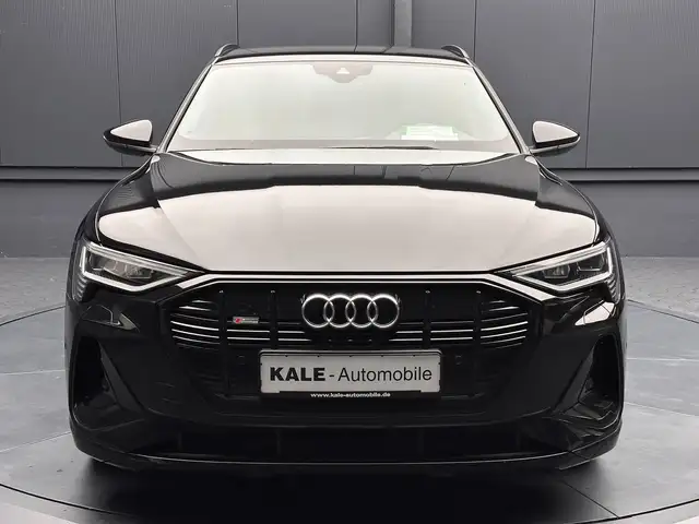 Audi E-Tron view 8