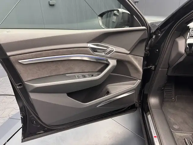 Audi E-Tron view 13