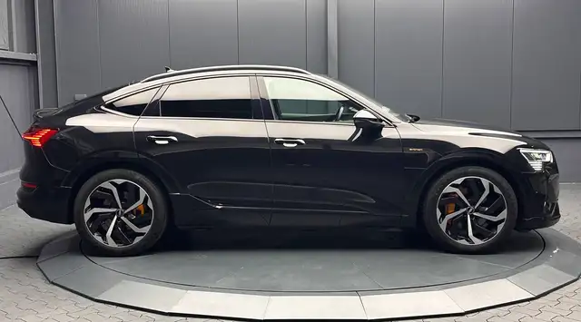 Audi E-Tron view 6