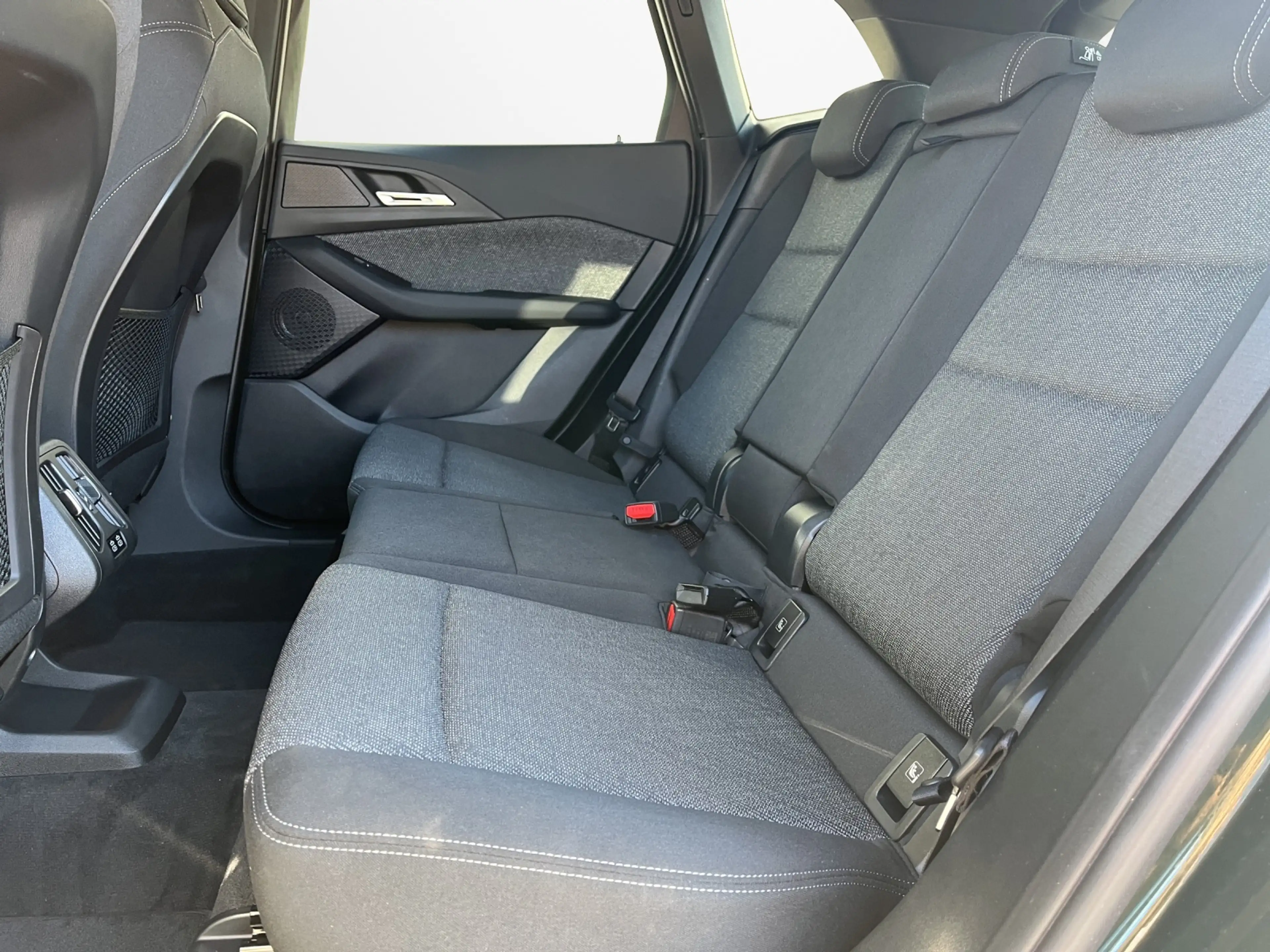 BMW 220 i Active Tourer — photo 11