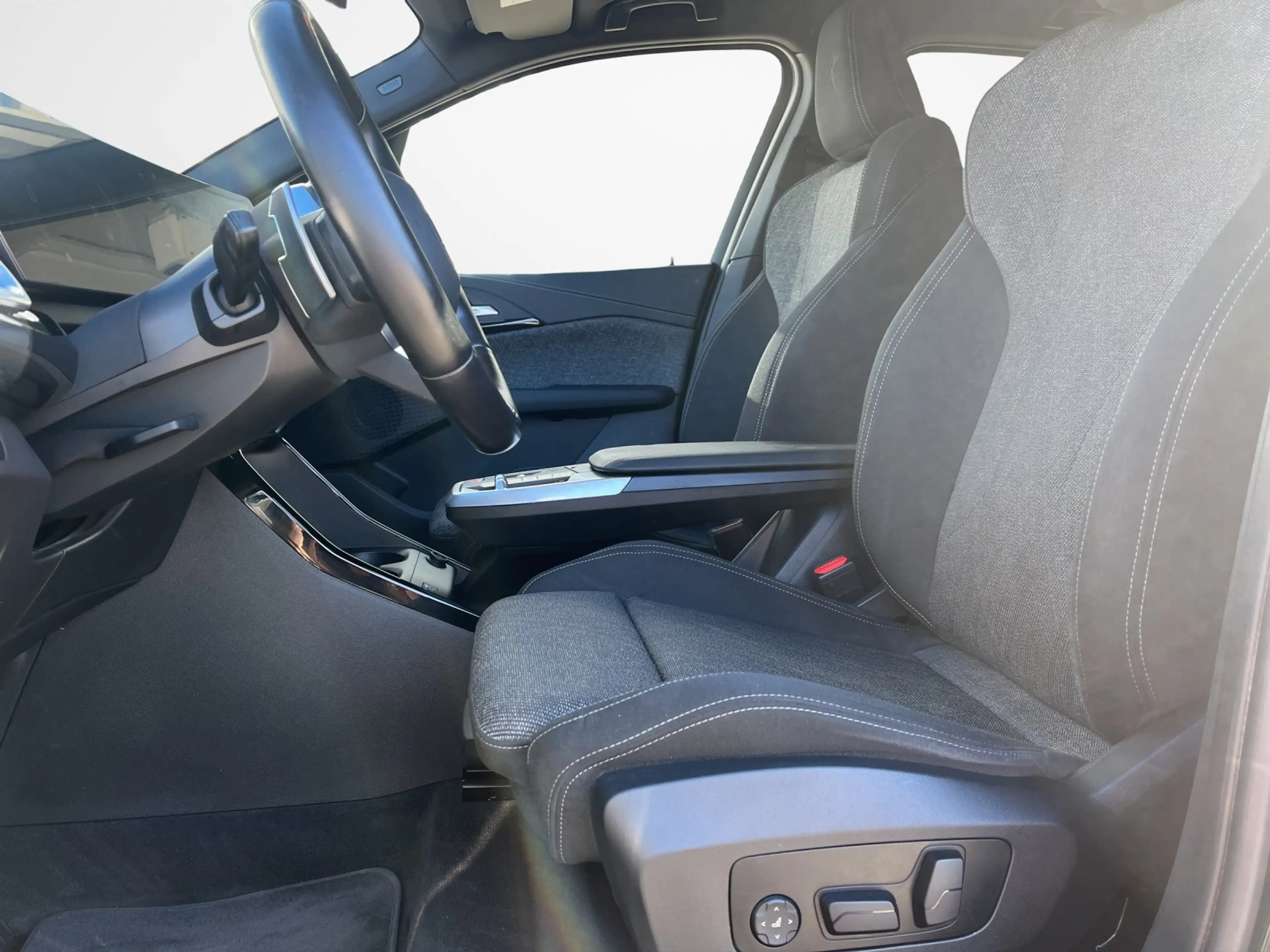 BMW 220 i Active Tourer — photo 7