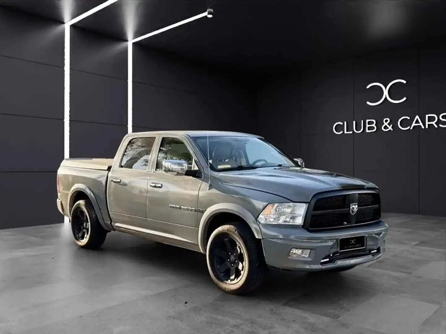 Dodge RAM 4x4 Double Cab Laramie 5.7 V8 Hemi BENZINA/GPL Zwart - 1