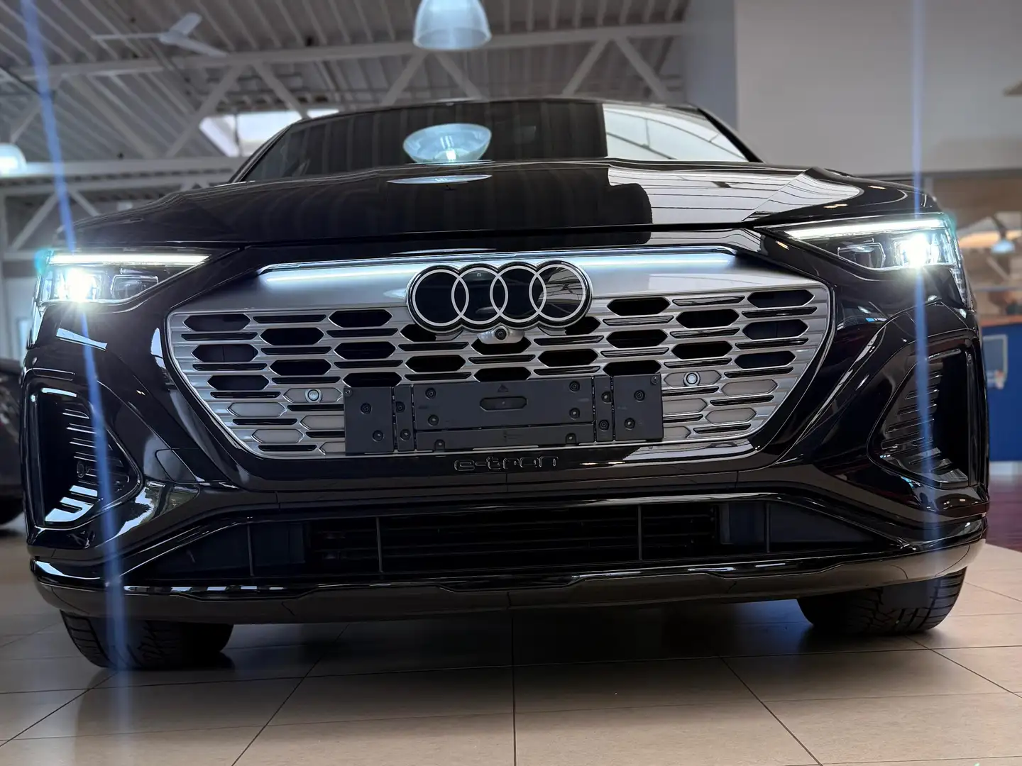 Audi Q8 e-tron Audi Q8 55 e-tron S line 408pk – Panodak – B&O Zwart - 2