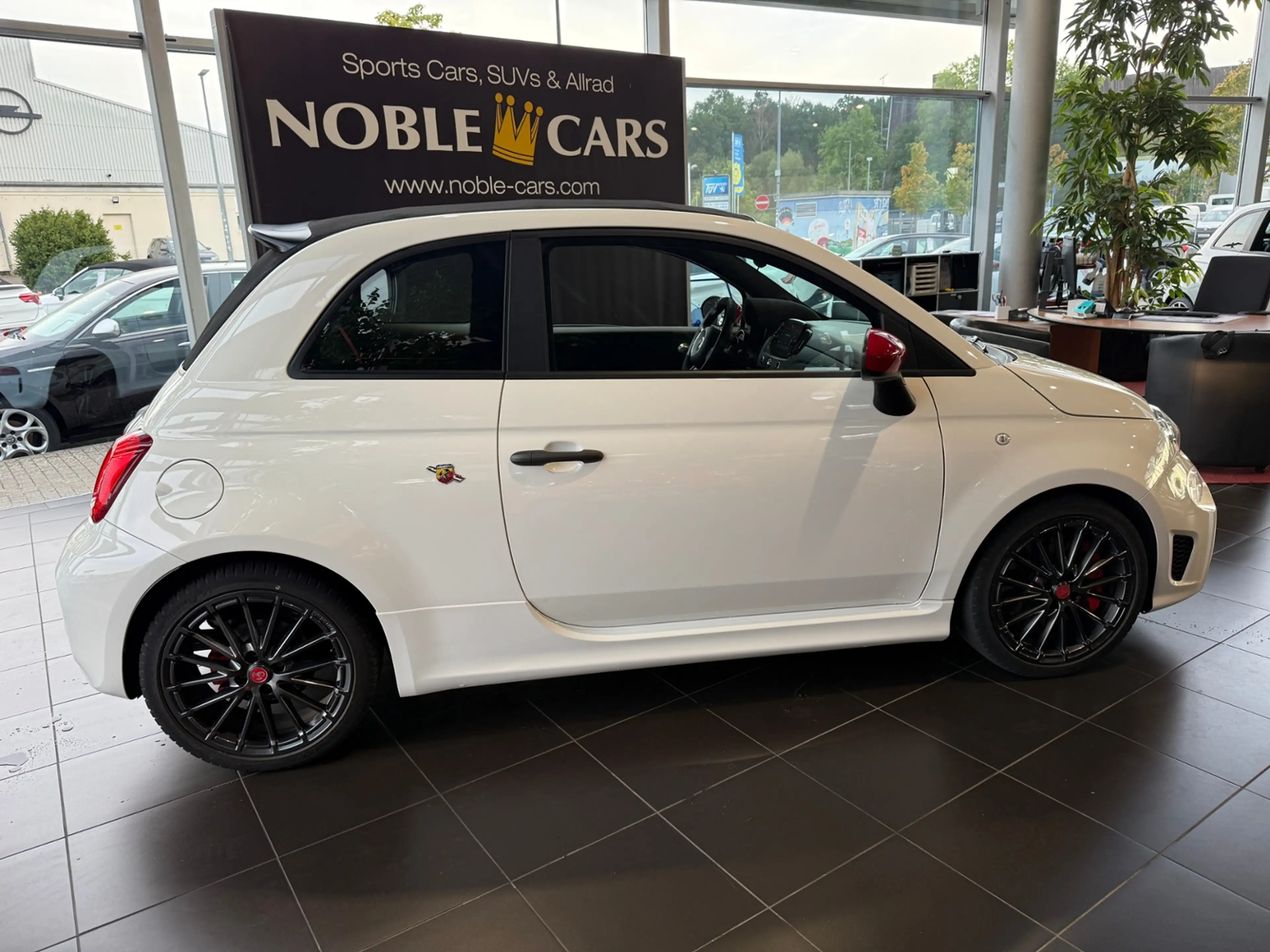 Abarth 695C SABELT BREMBO RED-Paket CarPlay — photo 9