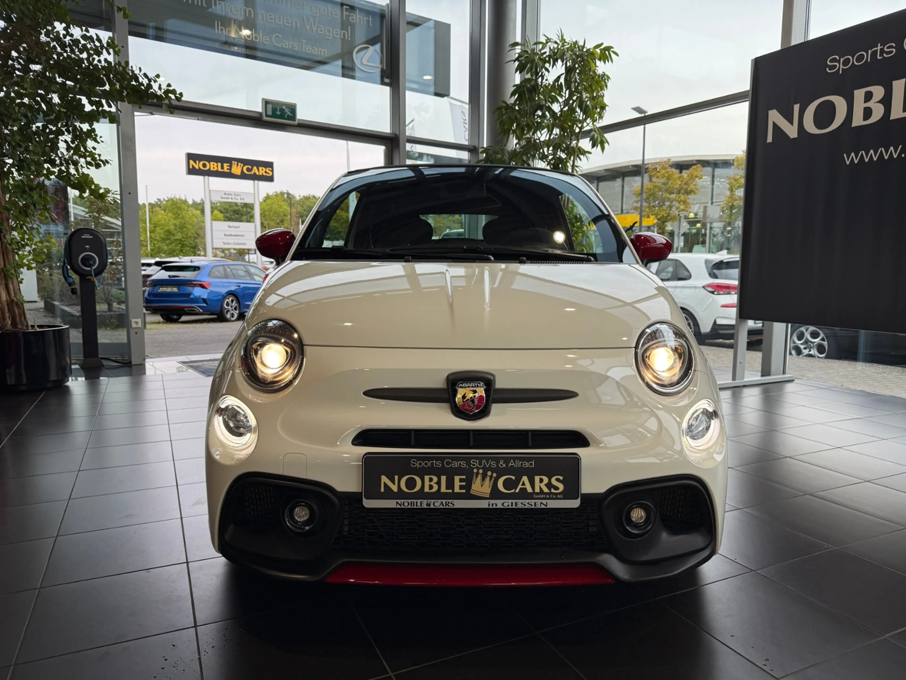 Abarth 695C SABELT BREMBO RED-Paket CarPlay — photo 3