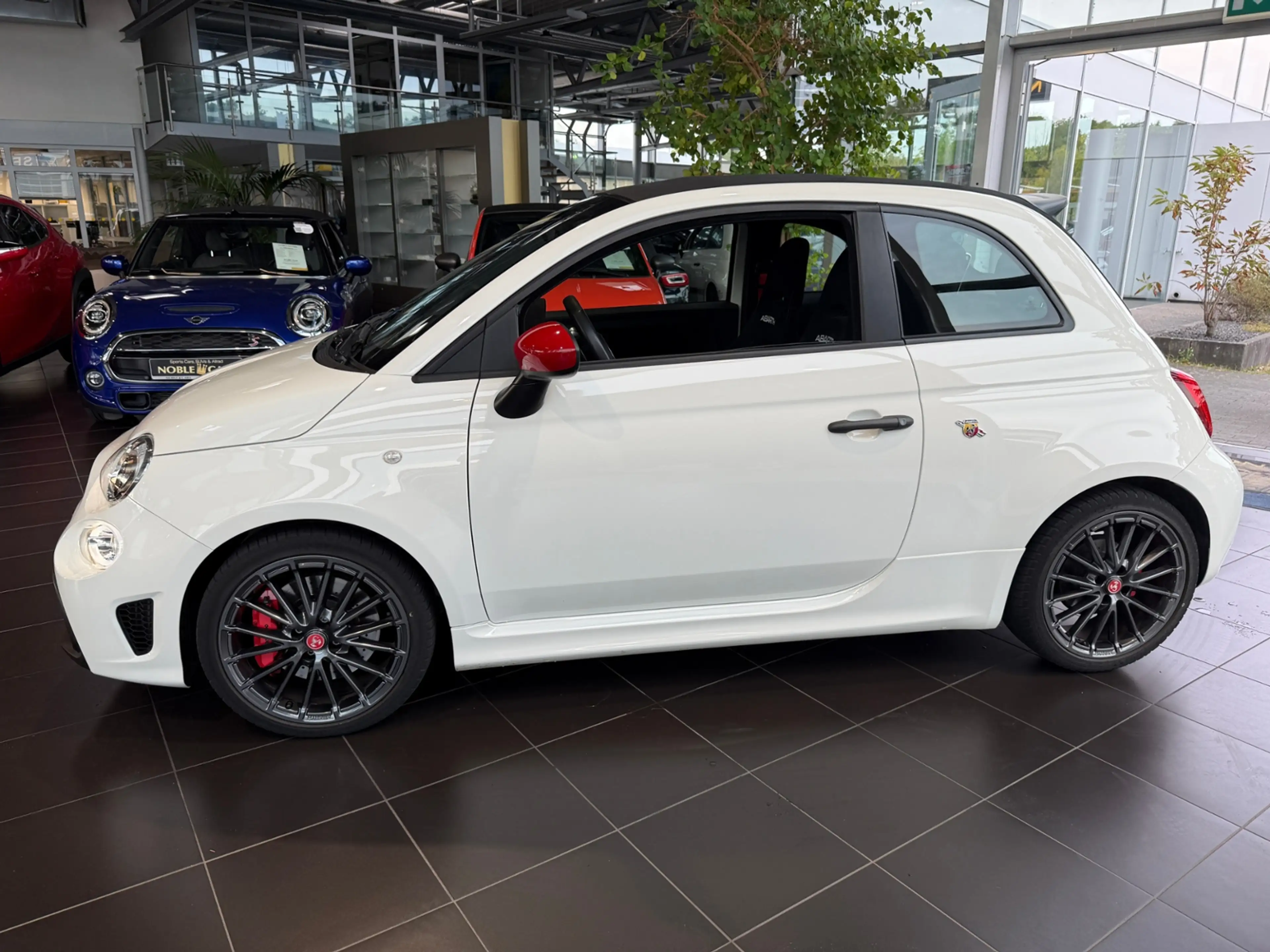 Abarth 695C SABELT BREMBO RED-Paket CarPlay — photo 5
