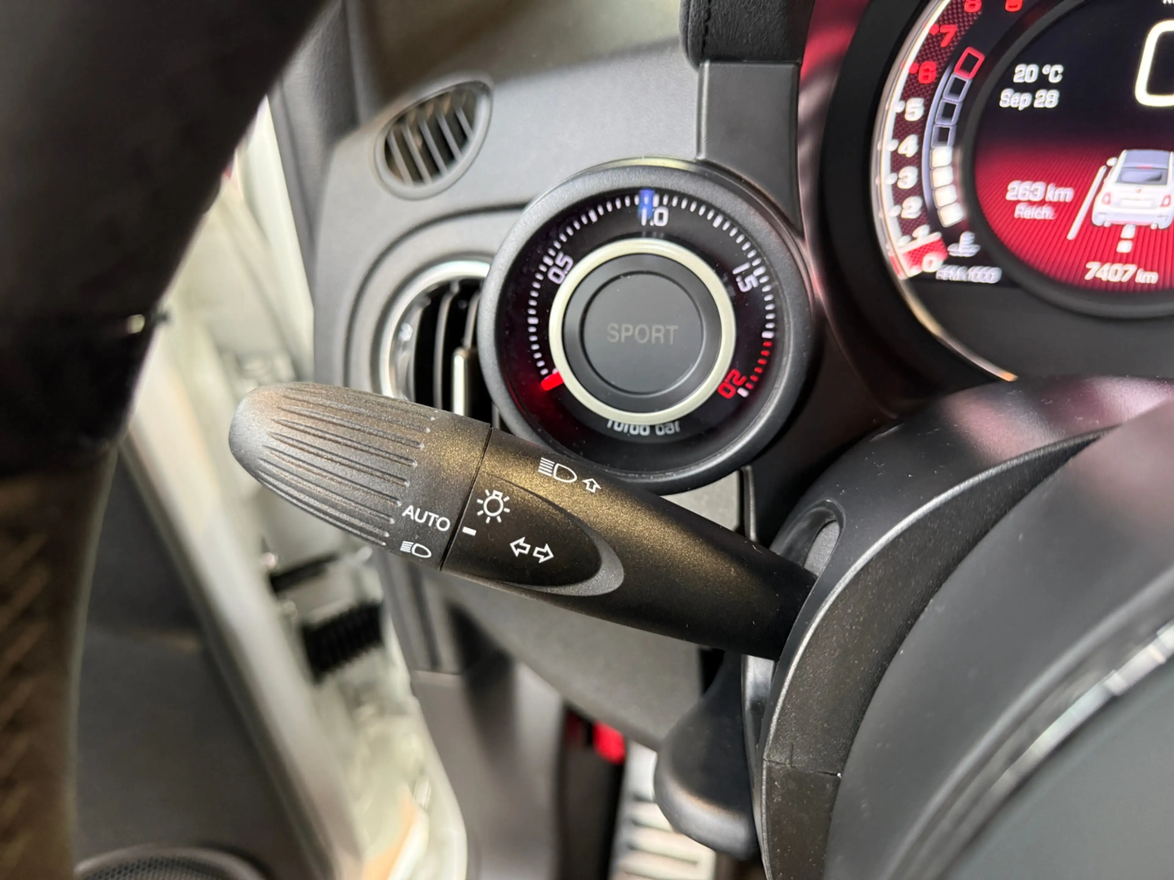Abarth 695C SABELT BREMBO RED-Paket CarPlay — photo 13