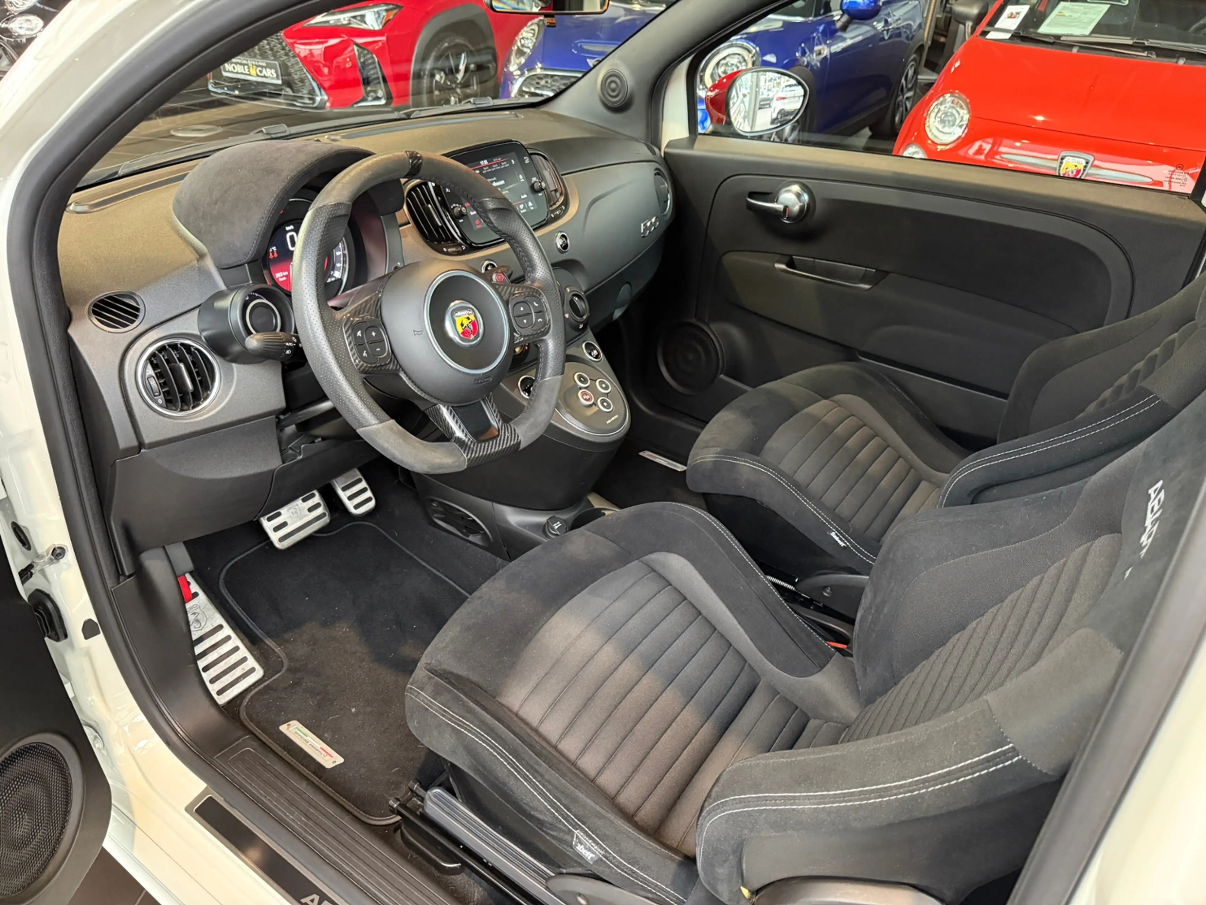 Abarth 695C SABELT BREMBO RED-Paket CarPlay — photo 10