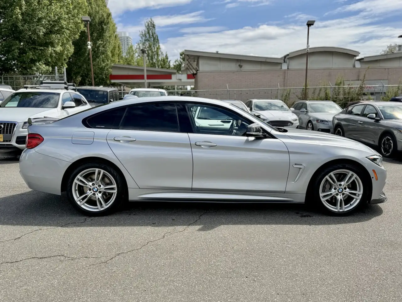 BMW 4 Series photo BMW 4 Series