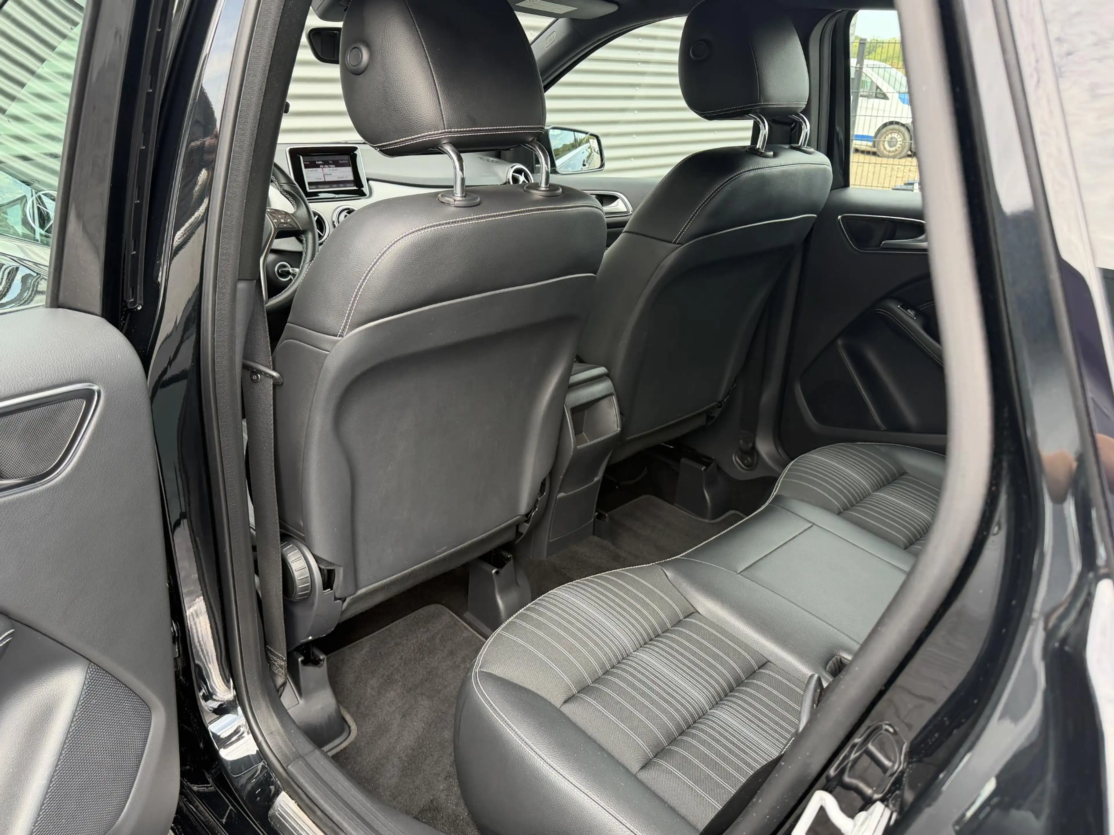 Mercedes-Benz B 180 Ambition|Trekhaak|Stoelverwarming| — photo 14