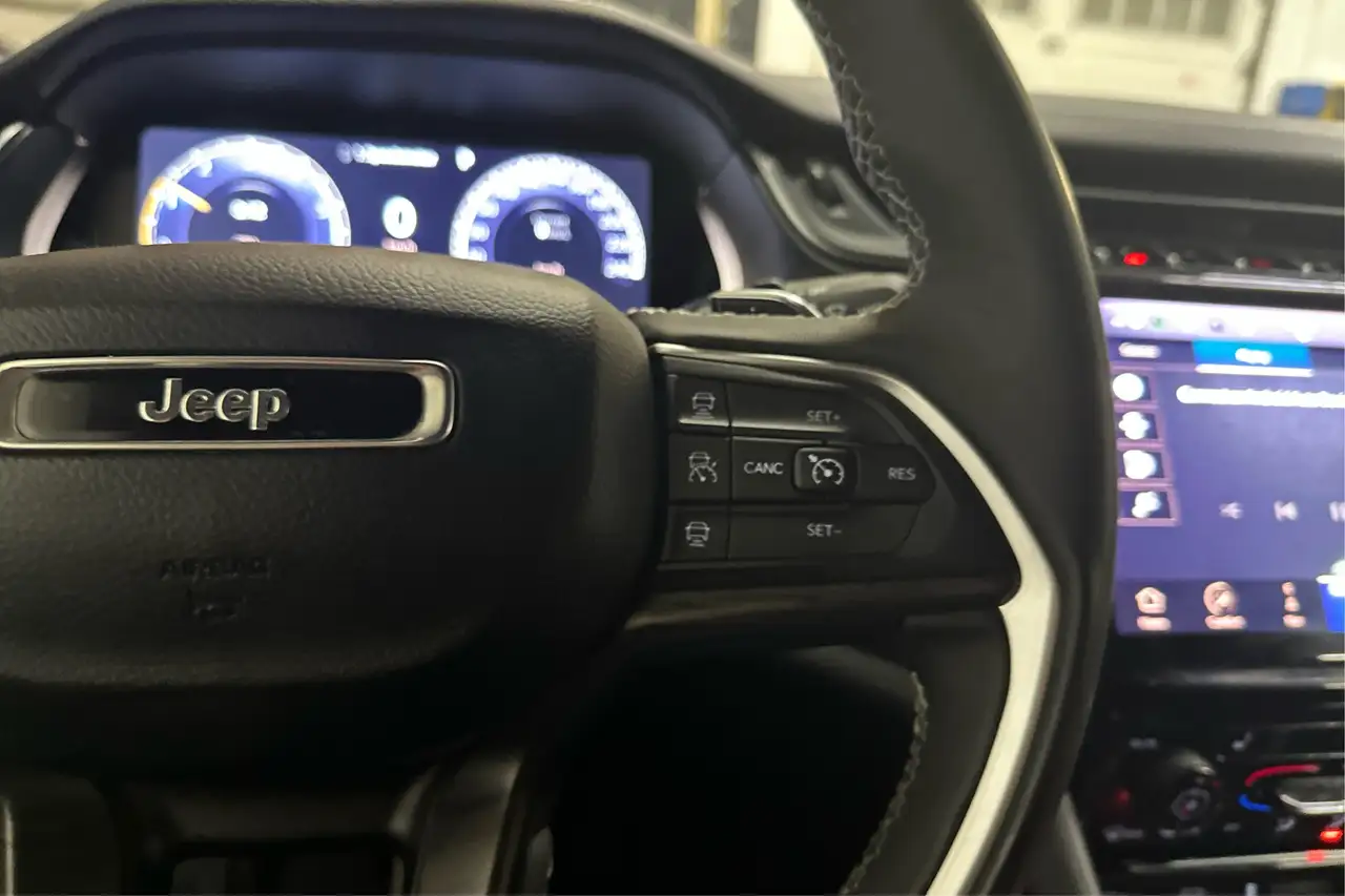 Jeep Grand Cherokee снимка Jeep Grand Cherokee
