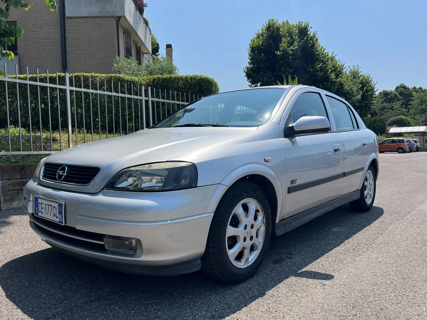 Opel Astra Astra 5p 1.4i Euro 4 adatta a neopatentati Argento - 1