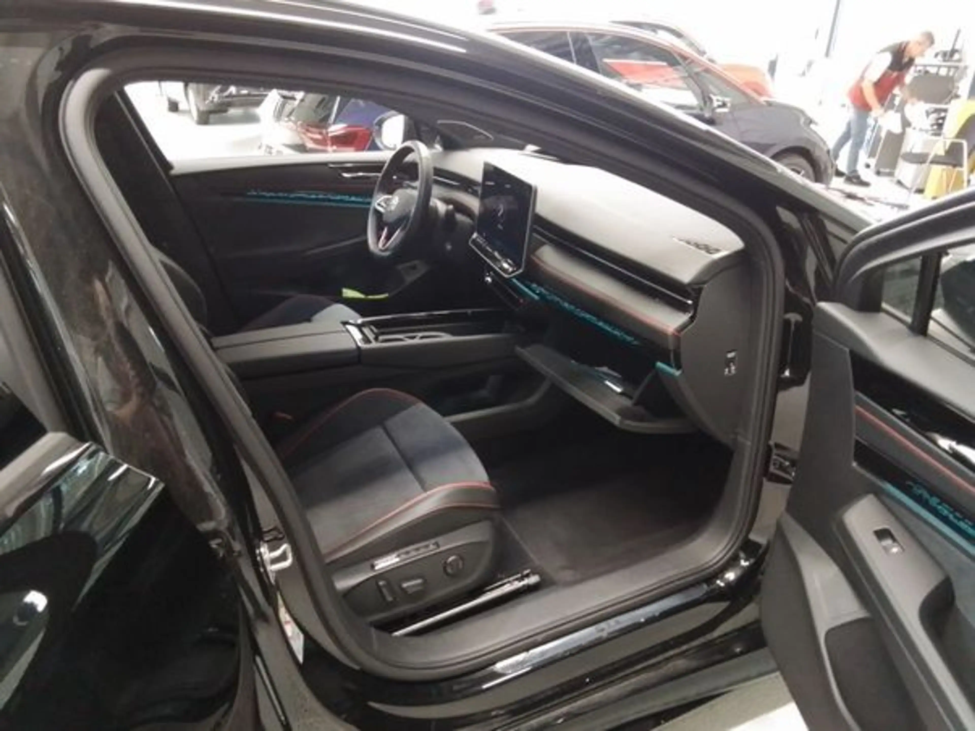 Volkswagen ID.7 Tourer GTX 250KW 4M+AHK+MASSAGE+DCC+ACC+MFL+HAR... — photo 7