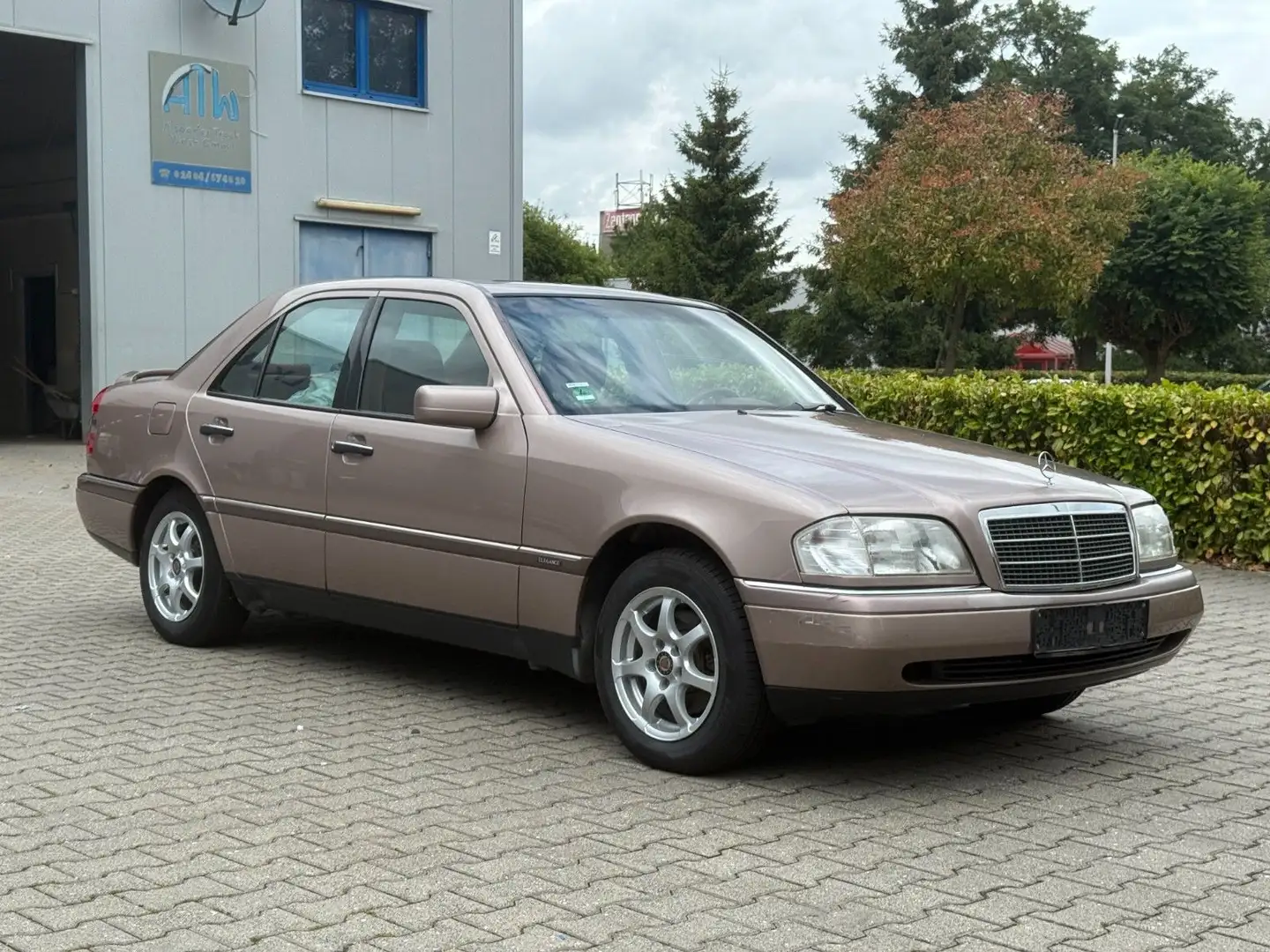 Mercedes-Benz C 180 AHK*8-Fach-Bereift*Alufelgen* - 1