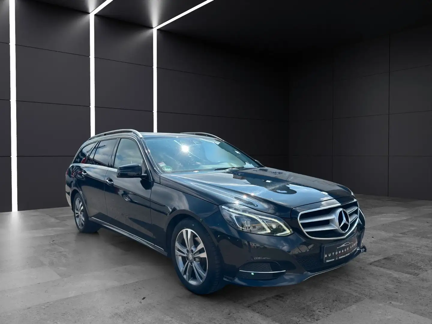 Mercedes-Benz E 220 E220 CDI*TÜV*KLIMA*AUTOM.*PDC*2.HAND*NAVI*AHK Schwarz - 2