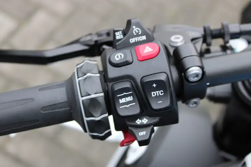 BMW M 1000 R - foto 3