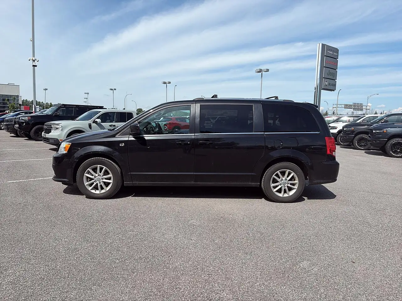 Dodge Grand Caravan снимка Dodge Grand Caravan