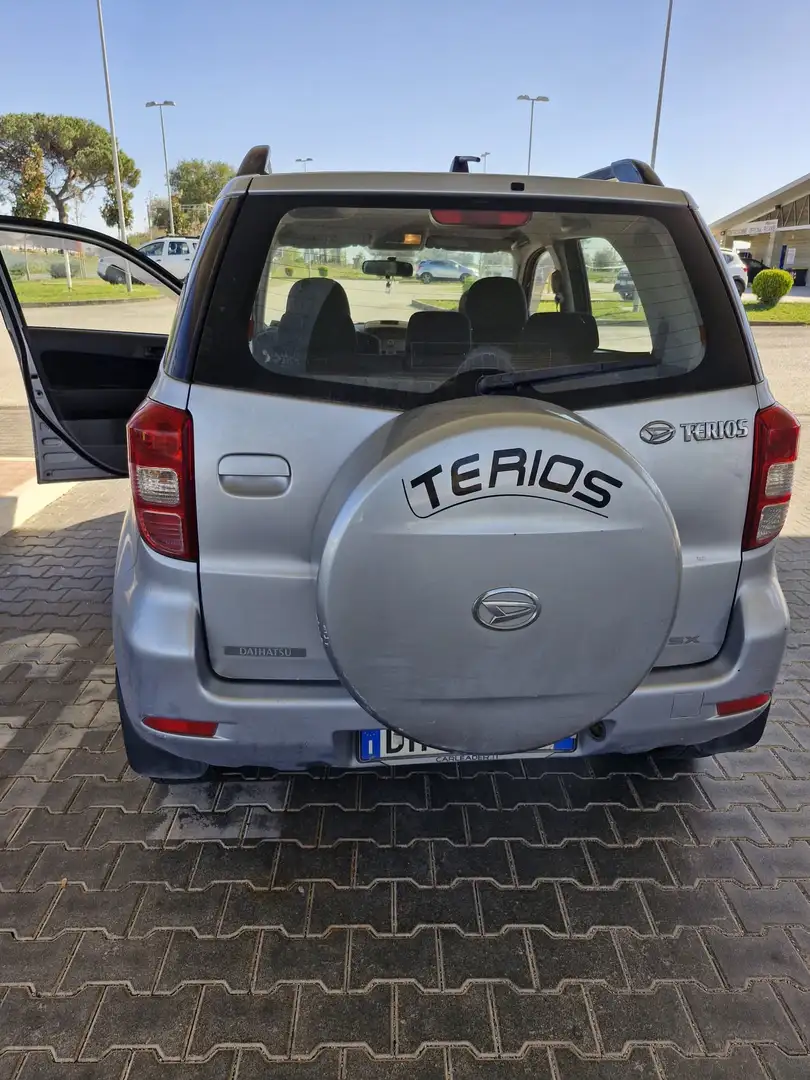 Daihatsu Terios Terios 1.5 SX greenpowered Grau - 1