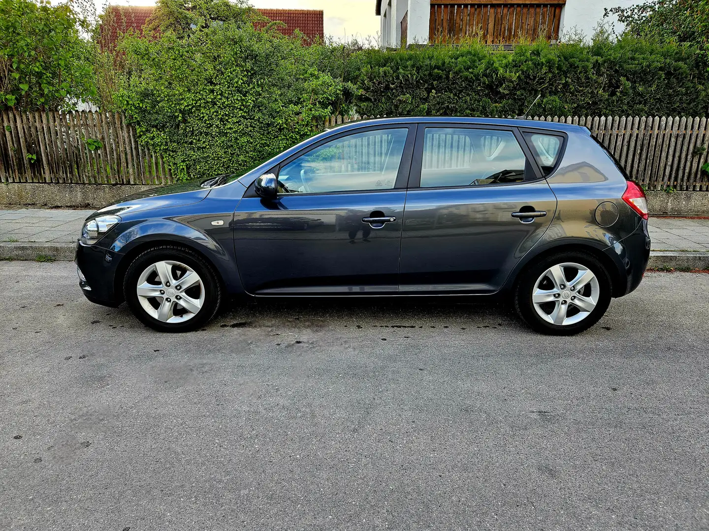 Kia Ceed / cee'd Ceed 1.4 CVVT ISG Grau - 2