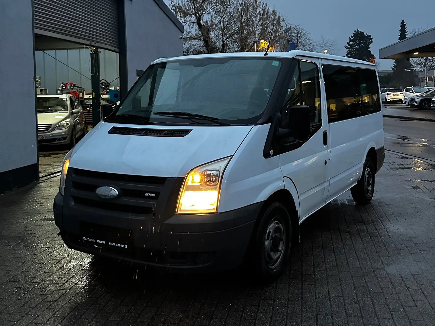 Ford Transit FT 280 K 9-Sitzer bijela - 1