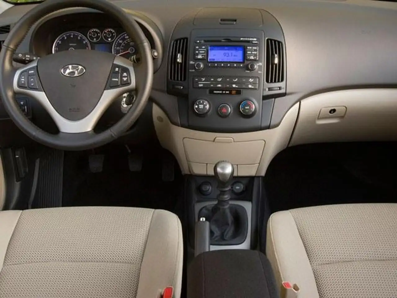 Hyundai ELANTRA снимка Hyundai ELANTRA