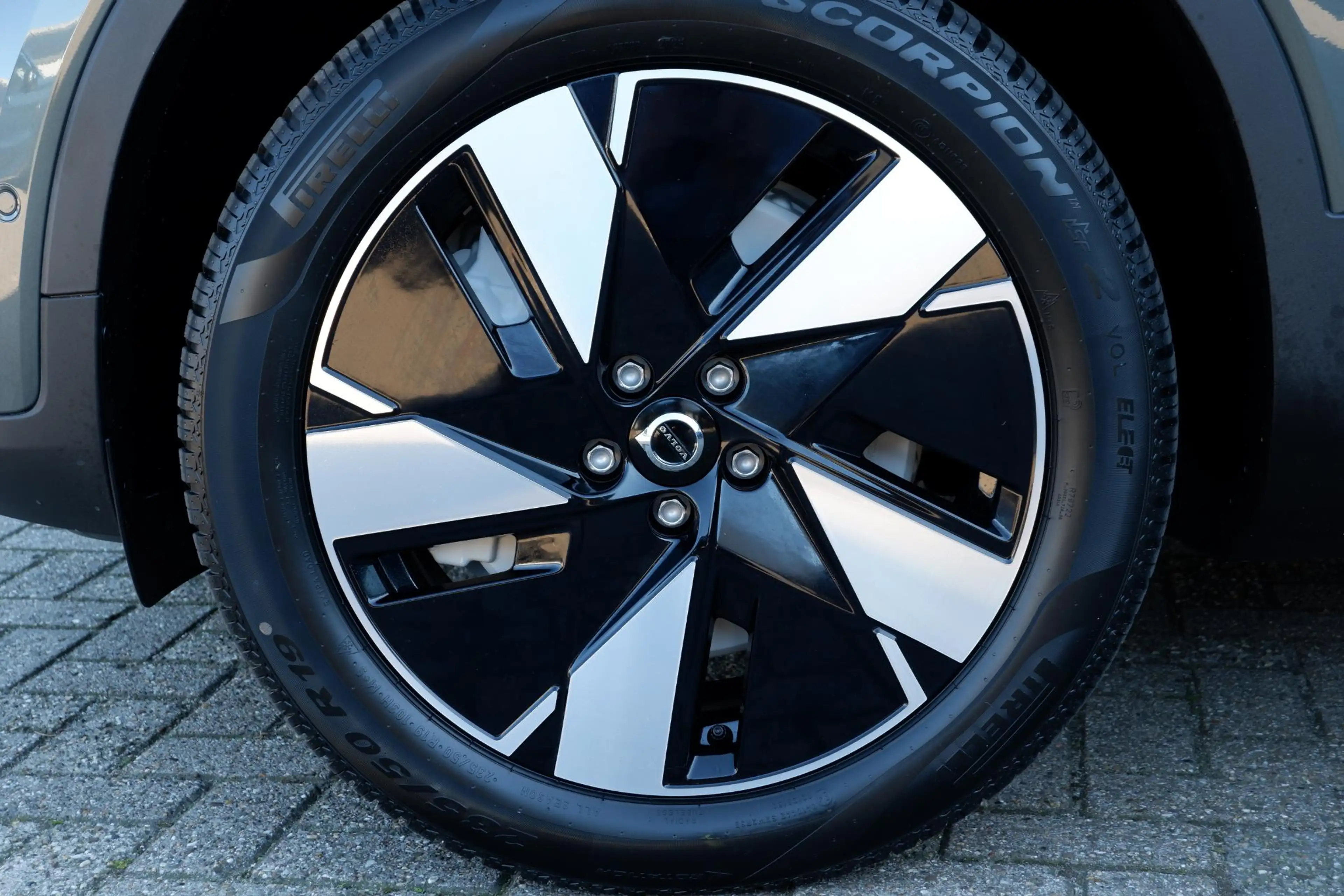 Volvo EX40 Single Motor Extended Range Ultra Europa 82 kWh | — photo 7