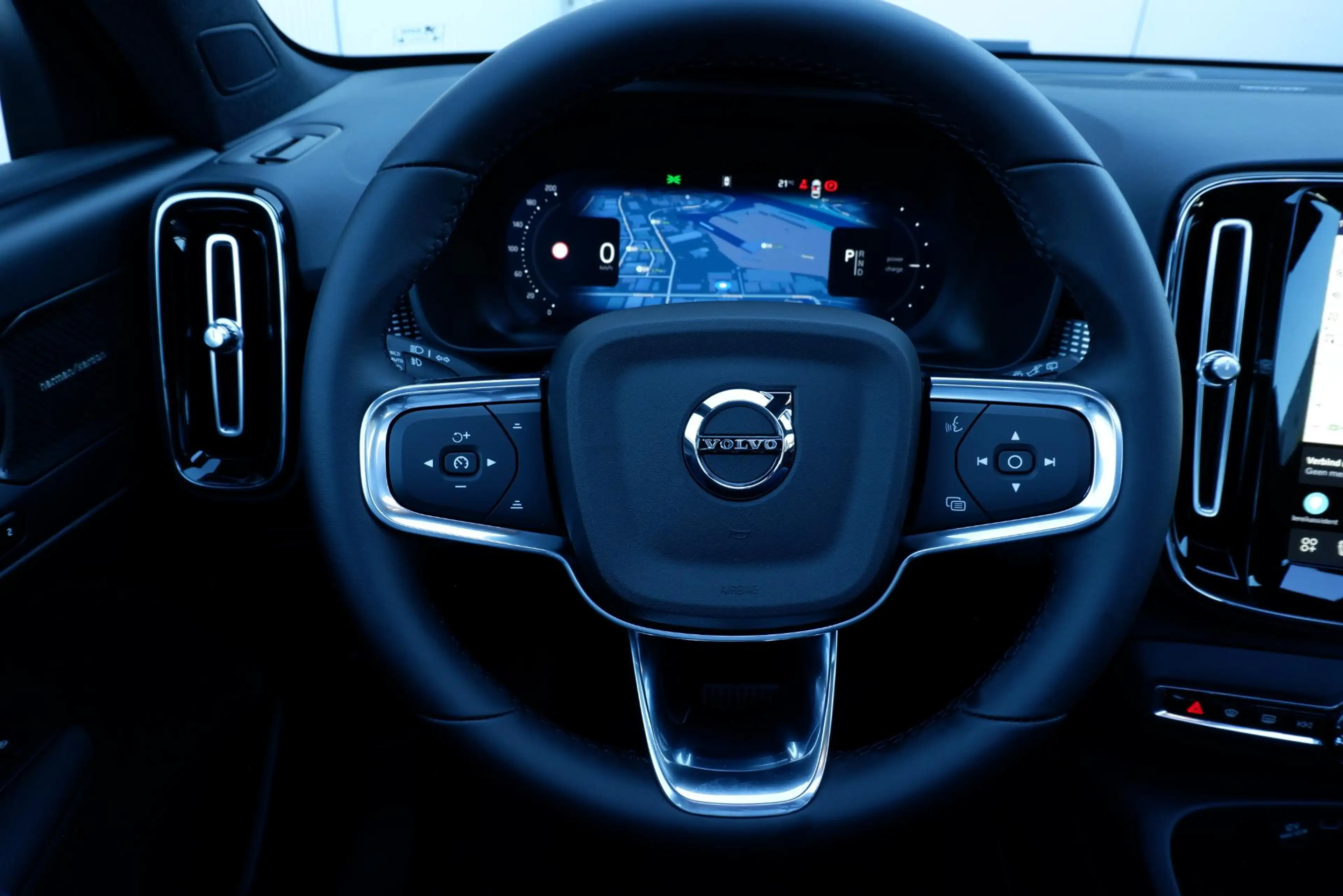 Volvo EX40 Single Motor Extended Range Ultra Europa 82 kWh | — photo 12