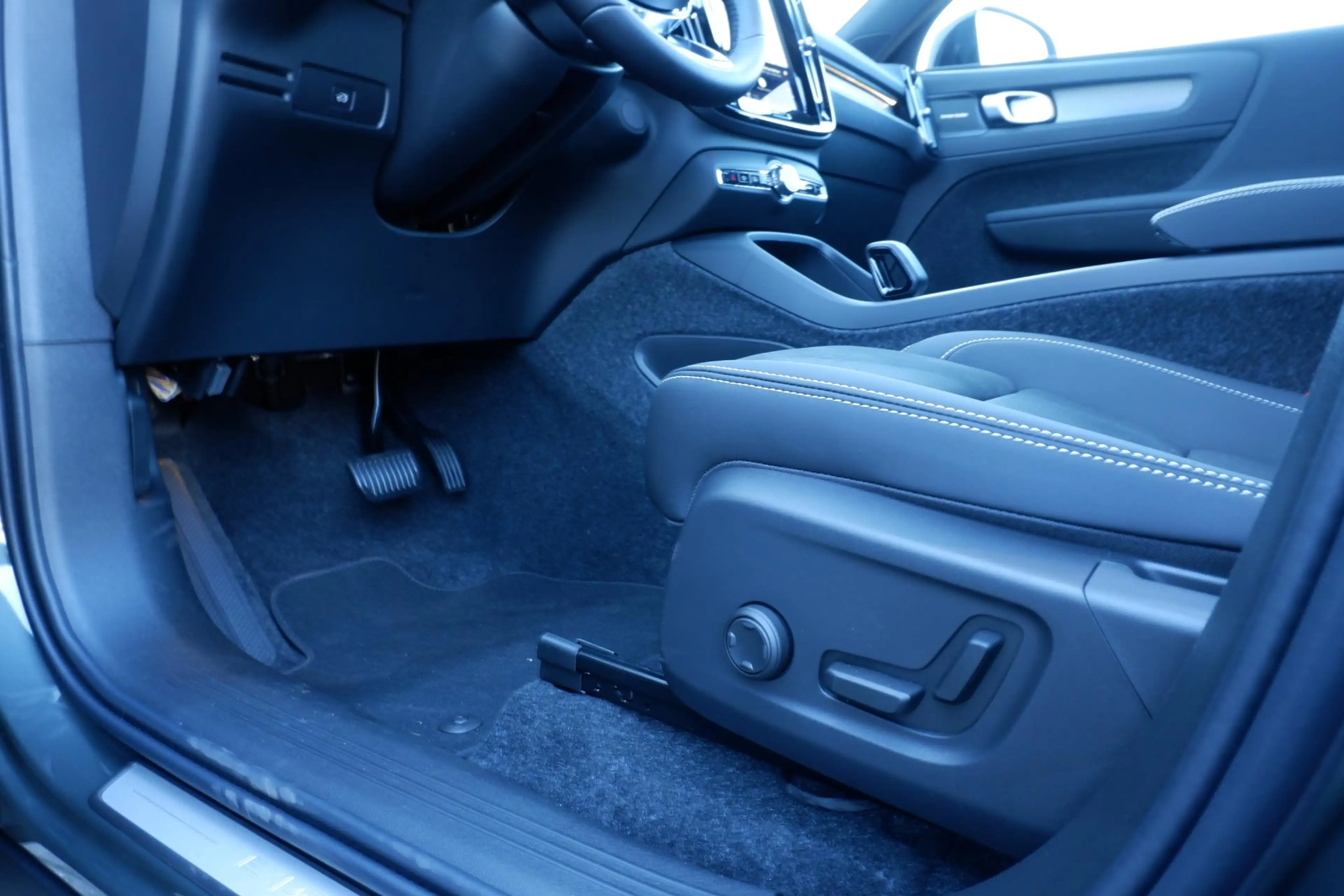 Volvo EX40 Single Motor Extended Range Ultra Europa 82 kWh | — photo 11