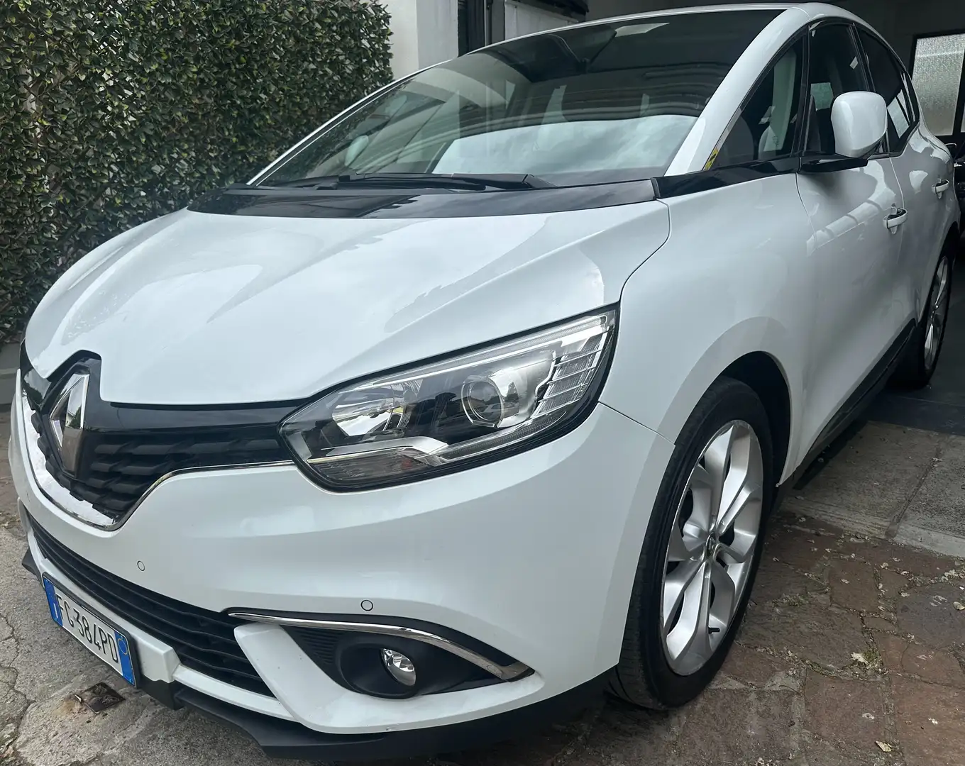 Renault Scenic 1.5 dci bose 110cv edc ADATTA ANCHE A NEOPATENTATI Wit - 1