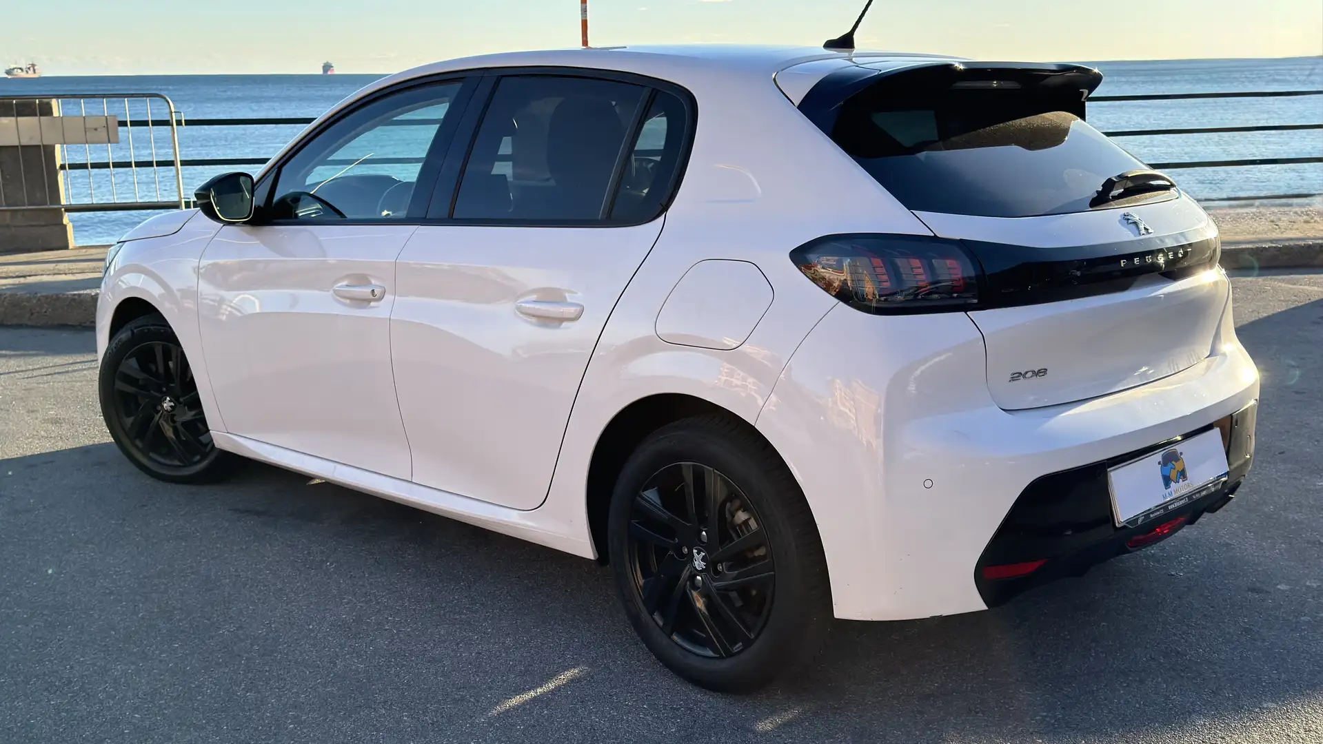 Peugeot 208 1.2 puretech GT Pack s&s 100cv eat8 Weiß - 1