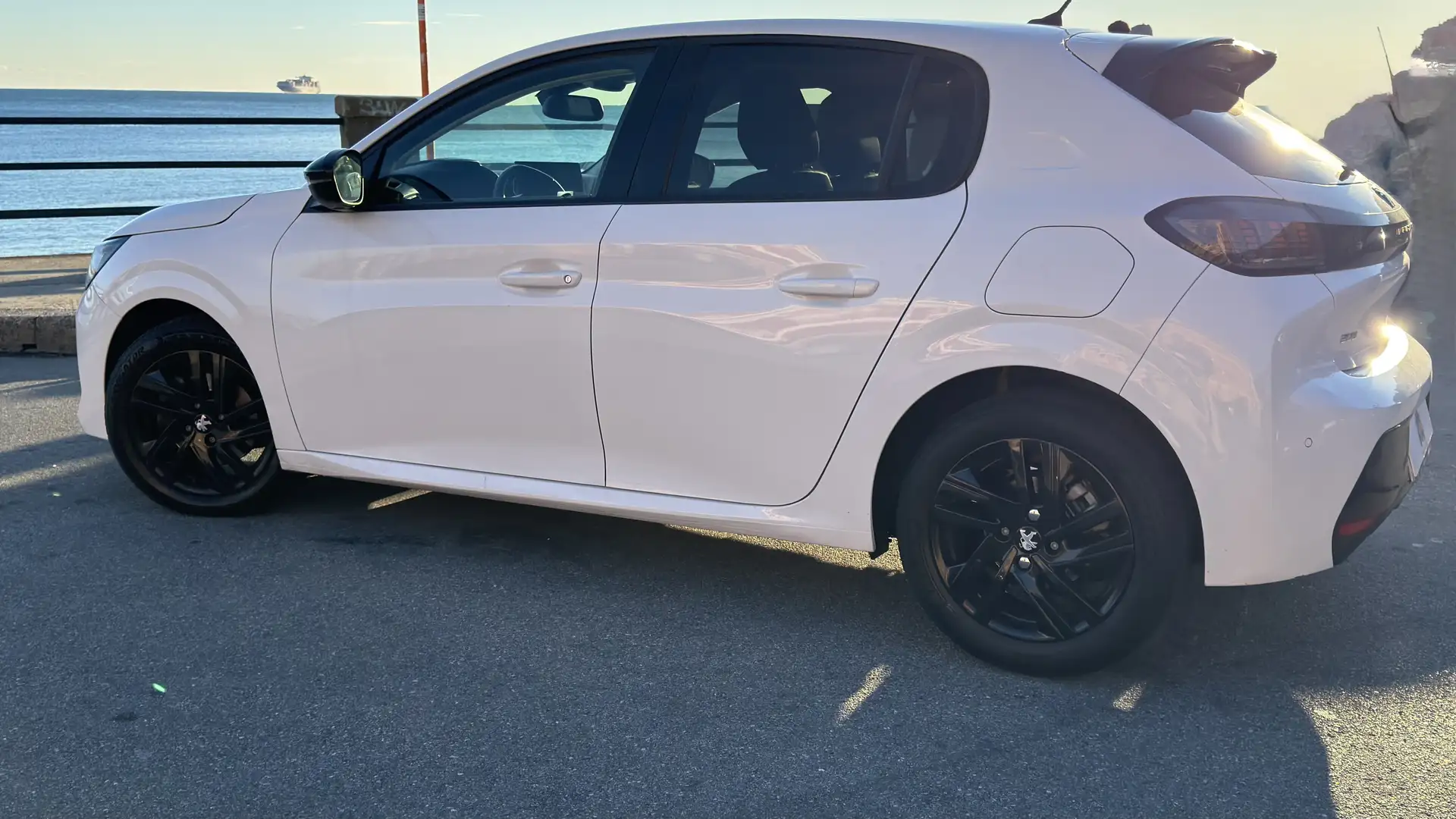 Peugeot 208 1.2 puretech GT Pack s&s 100cv eat8 Weiß - 2