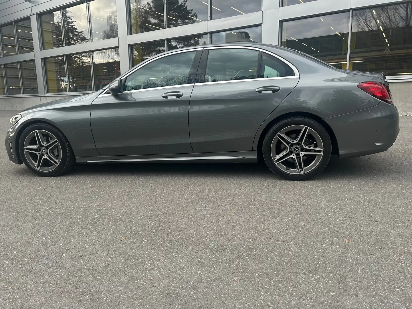 Mercedes-Benz C 220 d 9G AMG Line Grau - 1