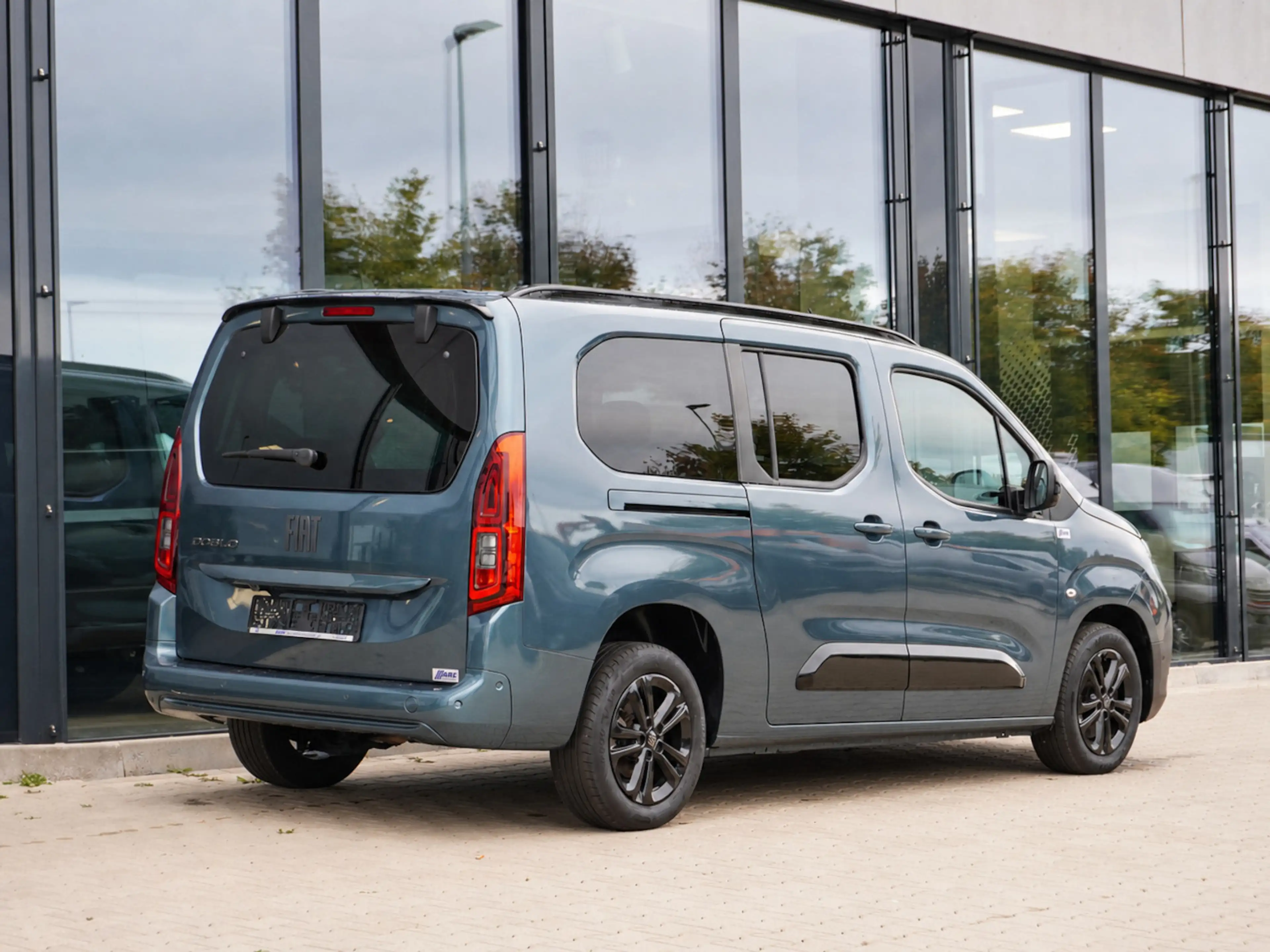 Fiat Doblo Maxi Kombi 130 AT 7-Sitzer + 10-Zoll-Navi — photo 2