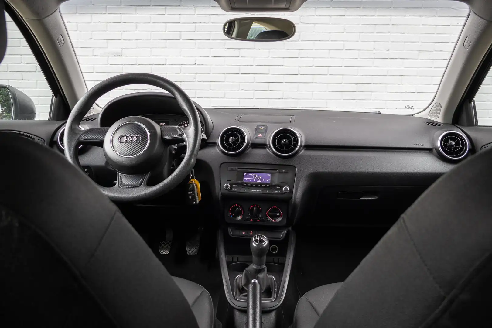 Audi A1 1.2 TFSI Attraction Pro Line Business Zwart - 2