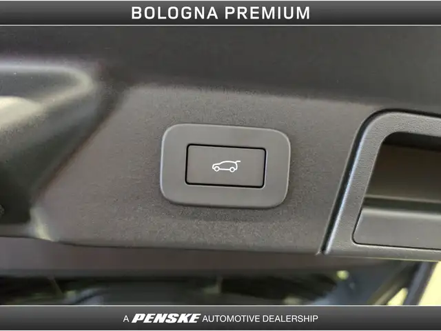 Land Rover Range Rover Velar view 11