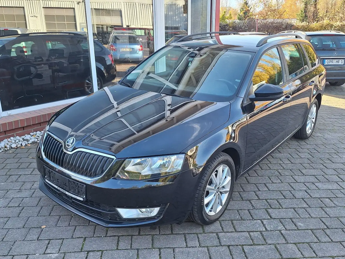 Skoda Octavia Combi 1.6TDI Style 1.Hand Kamera Navi Schwarz - 2
